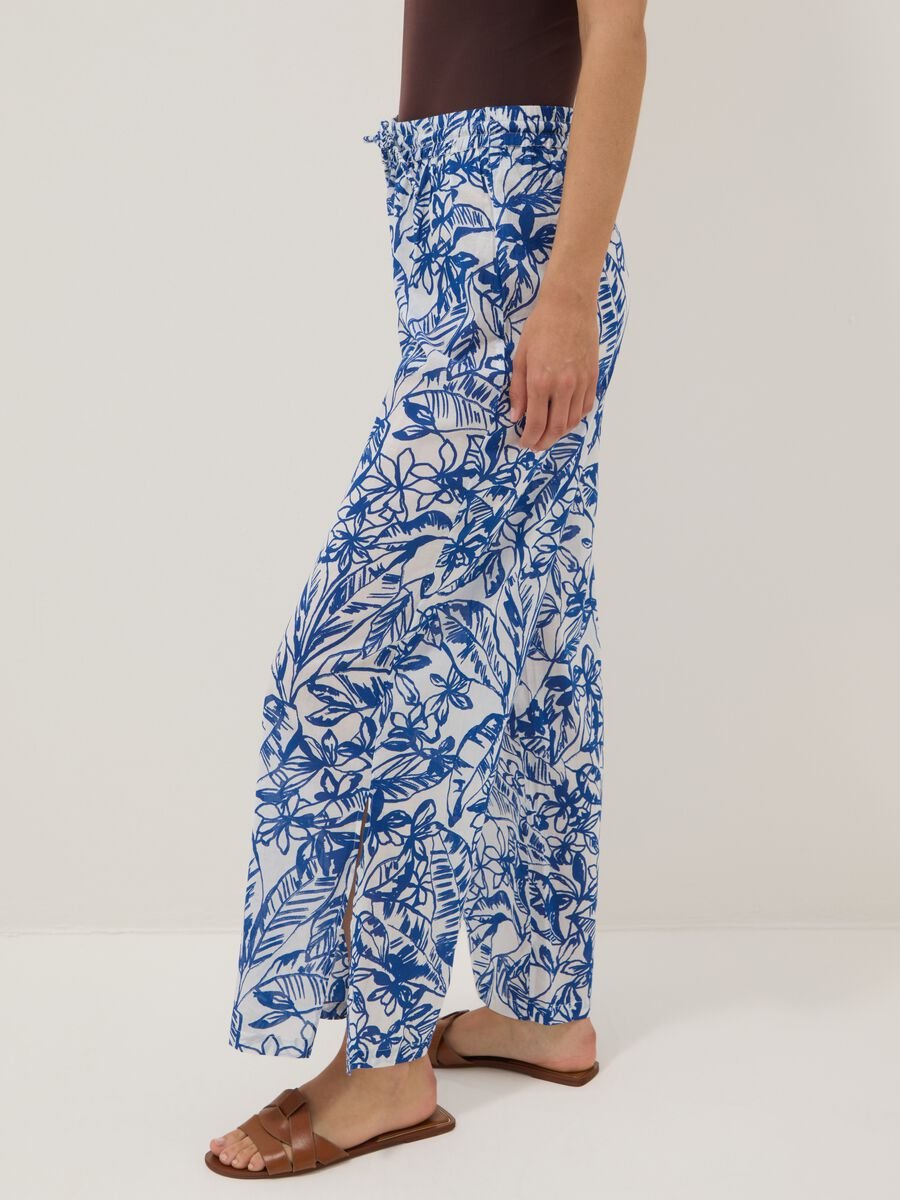 Blue and white organic cotton trousers with floral print_3