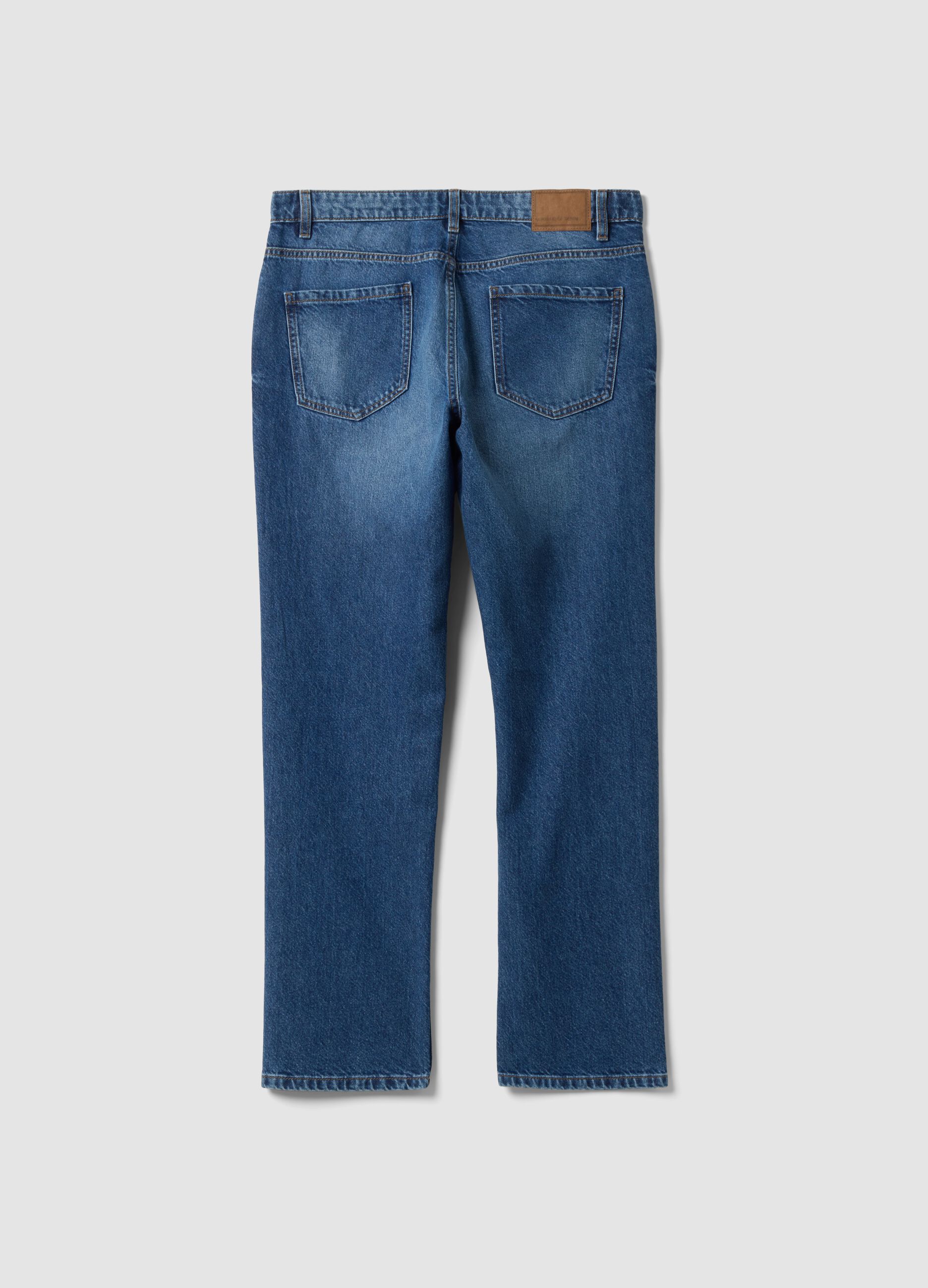 &Alpha;&nu;&delta;&rho;&iota;&kappa;ό &tau;&zeta;&iota;&nu; denim &alpha;&pi;ό 100% &beta;&alpha;&mu;&beta;ά&kappa;&iota;, regular fit