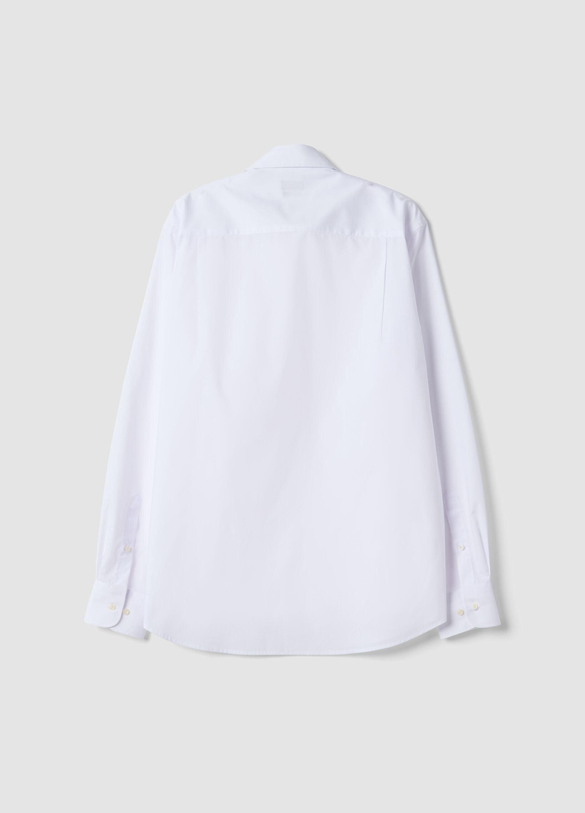 White regular-fit shirt with classic collar, easy iron
