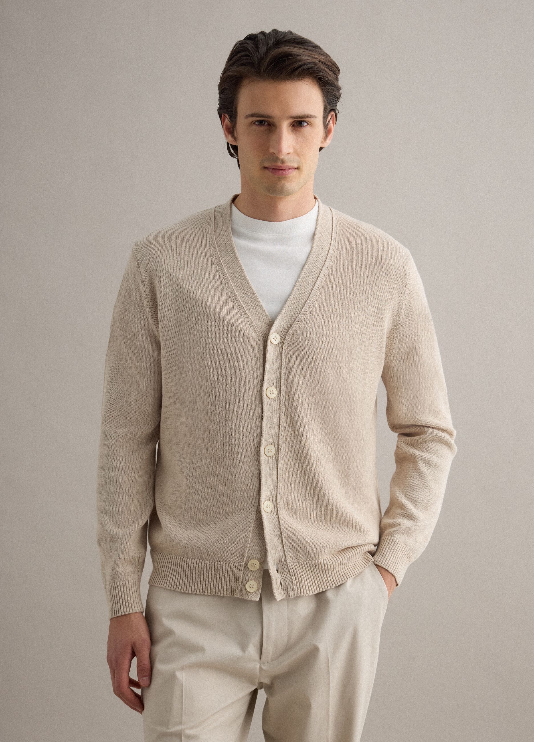 Cardigan bege de mistura de algod&atilde;o e linho, deep V regular fit