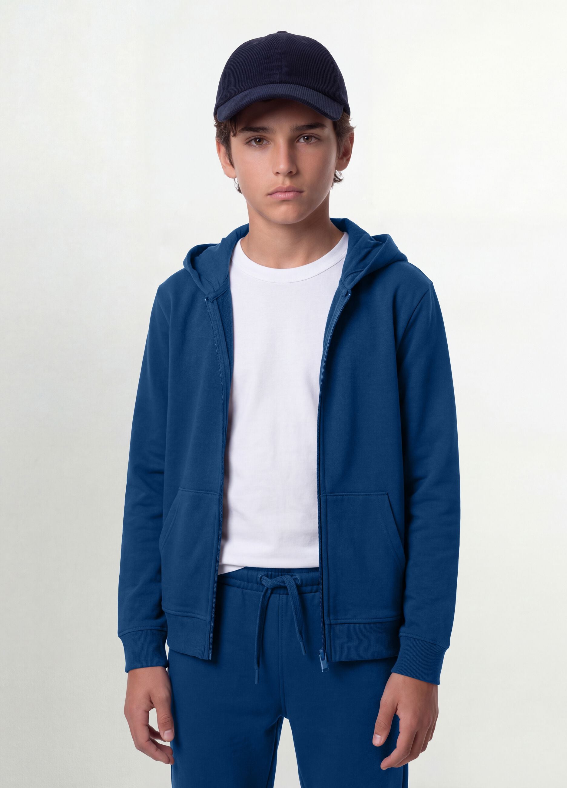Sweatshirt azul com capuz para rapaz em algod&atilde;o org&acirc;nico, corte regular