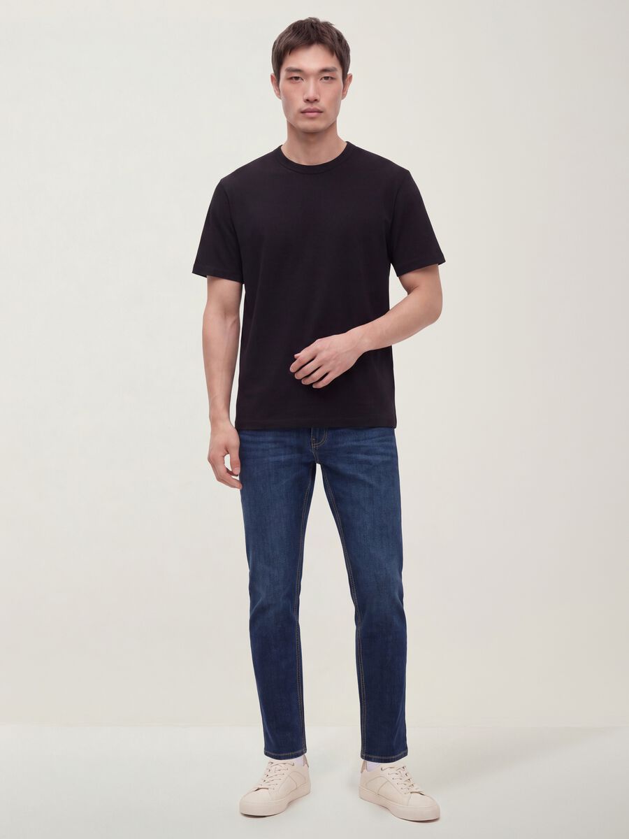 Black pure cotton crew-neck T-shirt with a relaxed fit_1