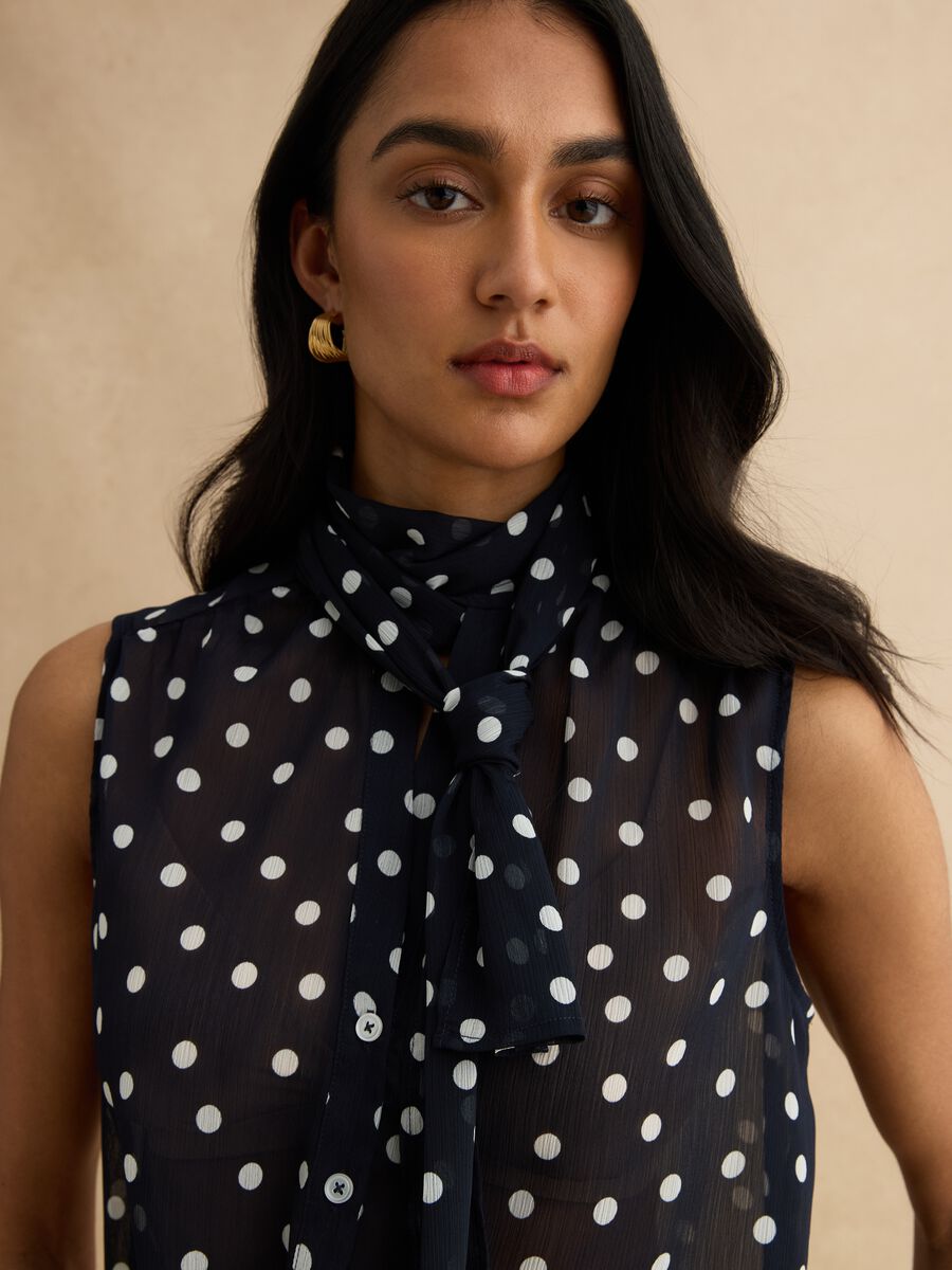Sleeveless multicolour polka dot blouse with fancy collar, regular fit_0