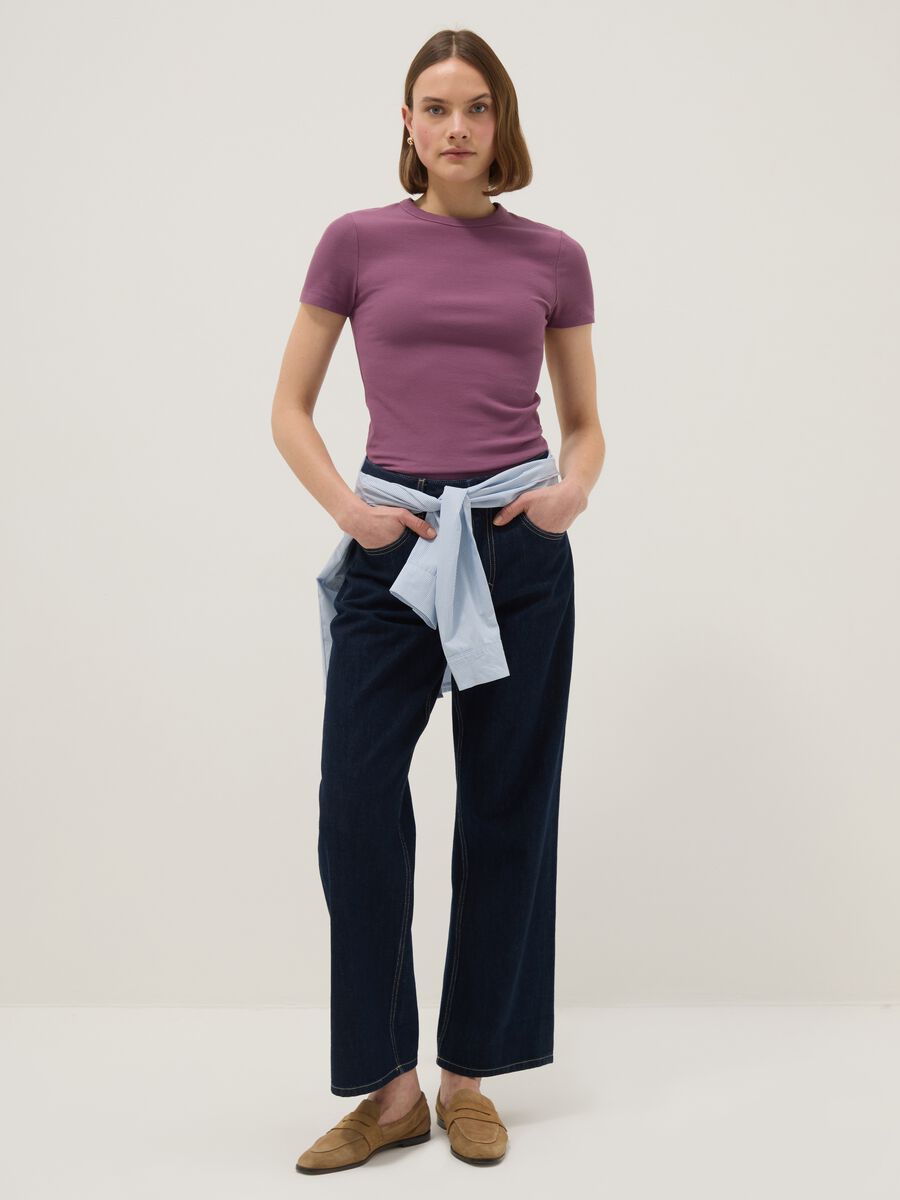 Violettfarbenes, figurbetontes T-Shirt aus Stretch-Baumwolle mit kurzen &Auml;rmeln_2