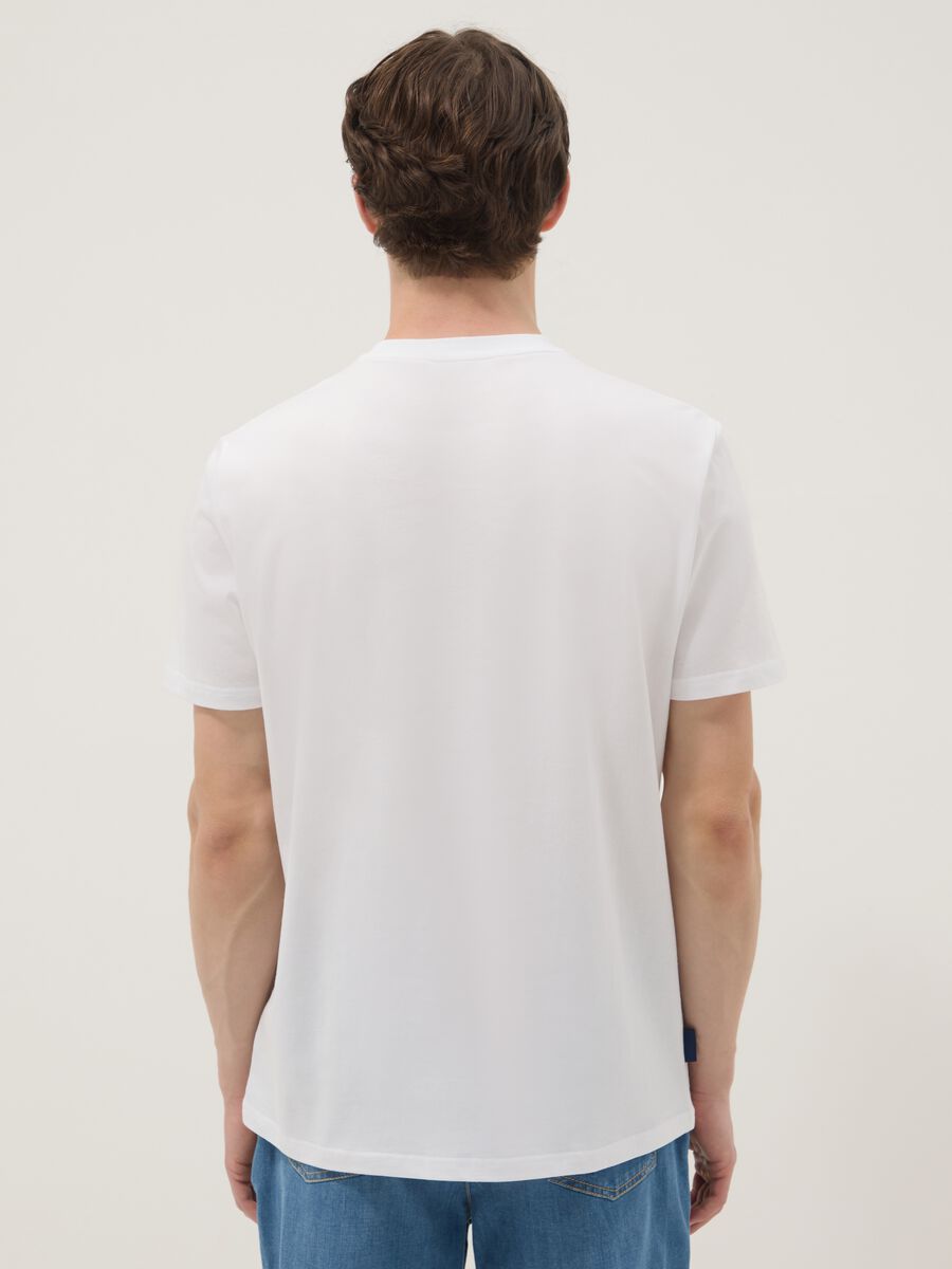 Wei&szlig;es T-Shirt aus reiner Baumwolle mit Print, Regular Fit_3
