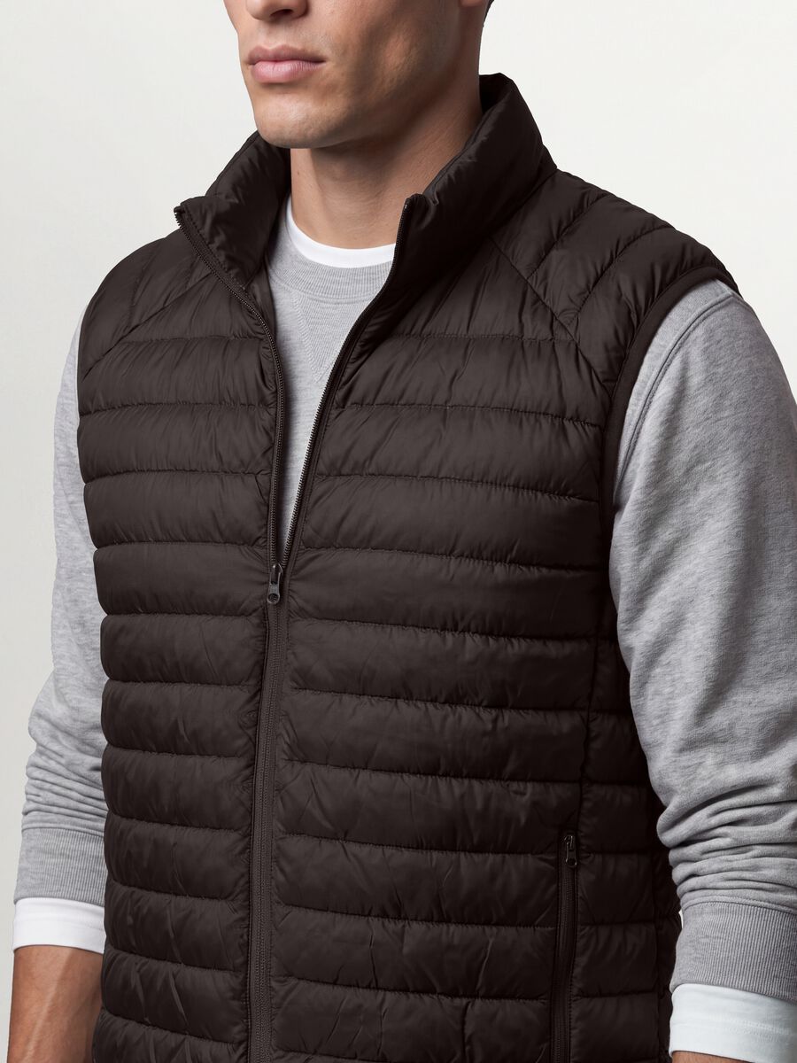 Chaleco Ultralight marr&oacute;n acolchado con cremallera_2