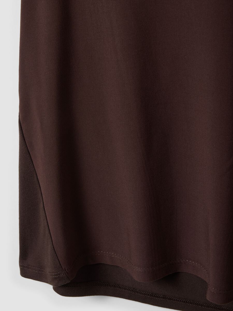 Braunes T-Shirt aus reiner Viskose mit V-Ausschnitt, Regular Fit_2