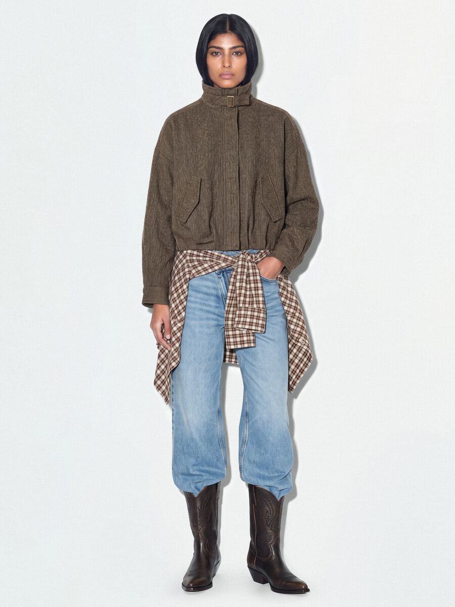 Giacca marrone regular con zip e fantasia spigata_1