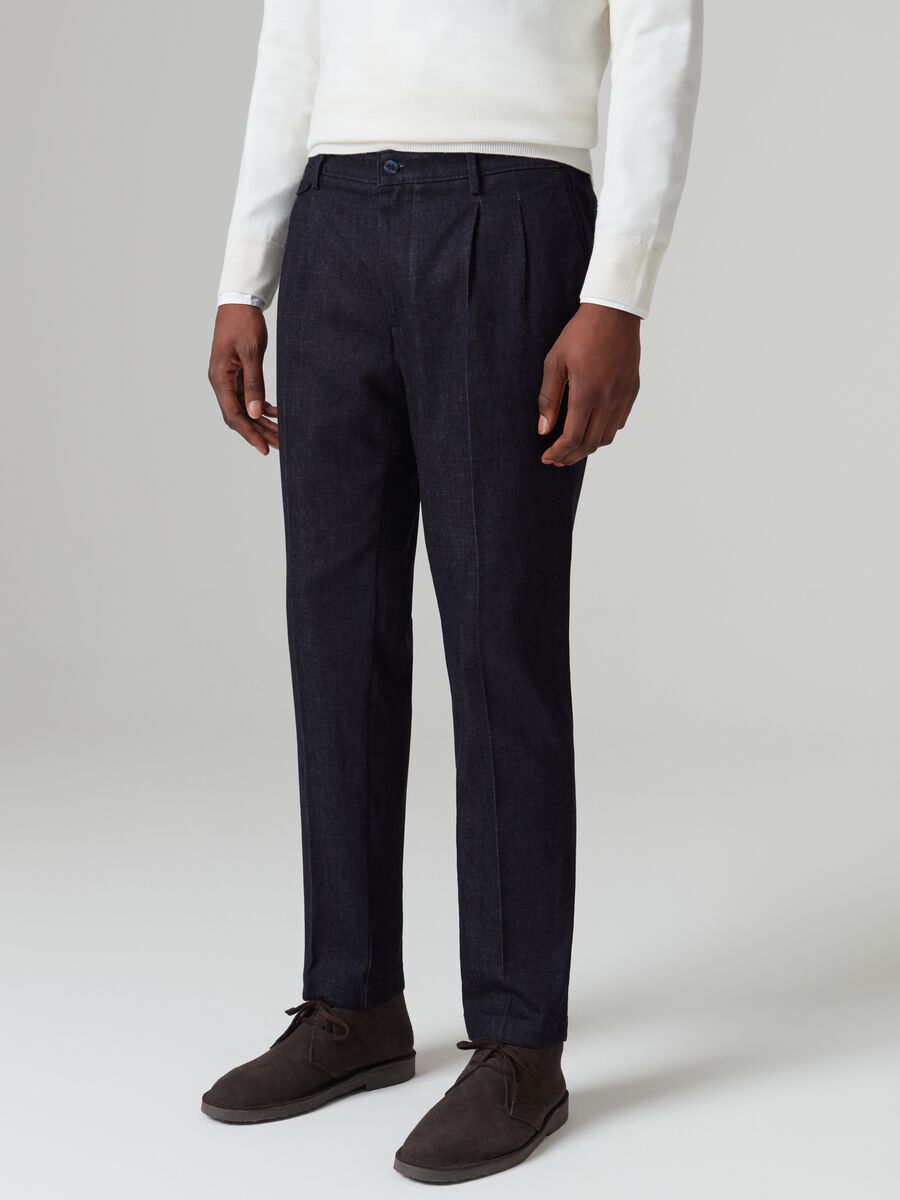 Chino trousers in denim with darts_1