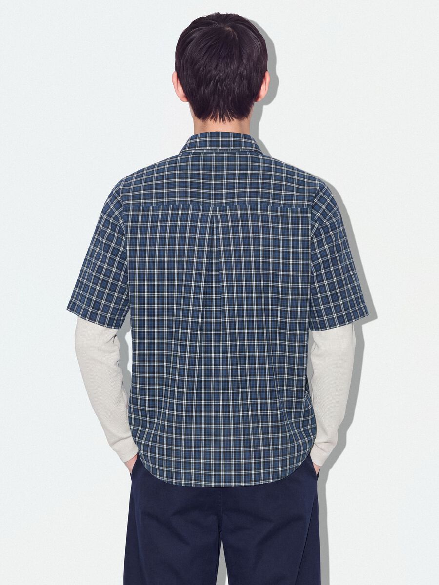 Blue cropped pure cotton checked shirt with layered double sleeves, oversized fit_2