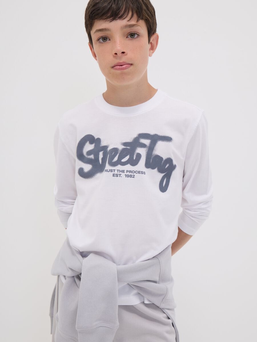 White organic cotton T-shirt with &ldquo;Street Tag&rdquo; print for boys_1