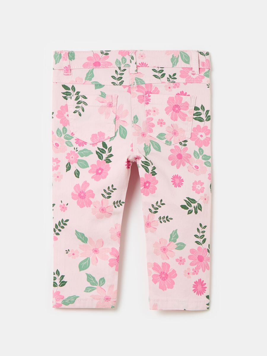 Pantalón con estampado floral_1