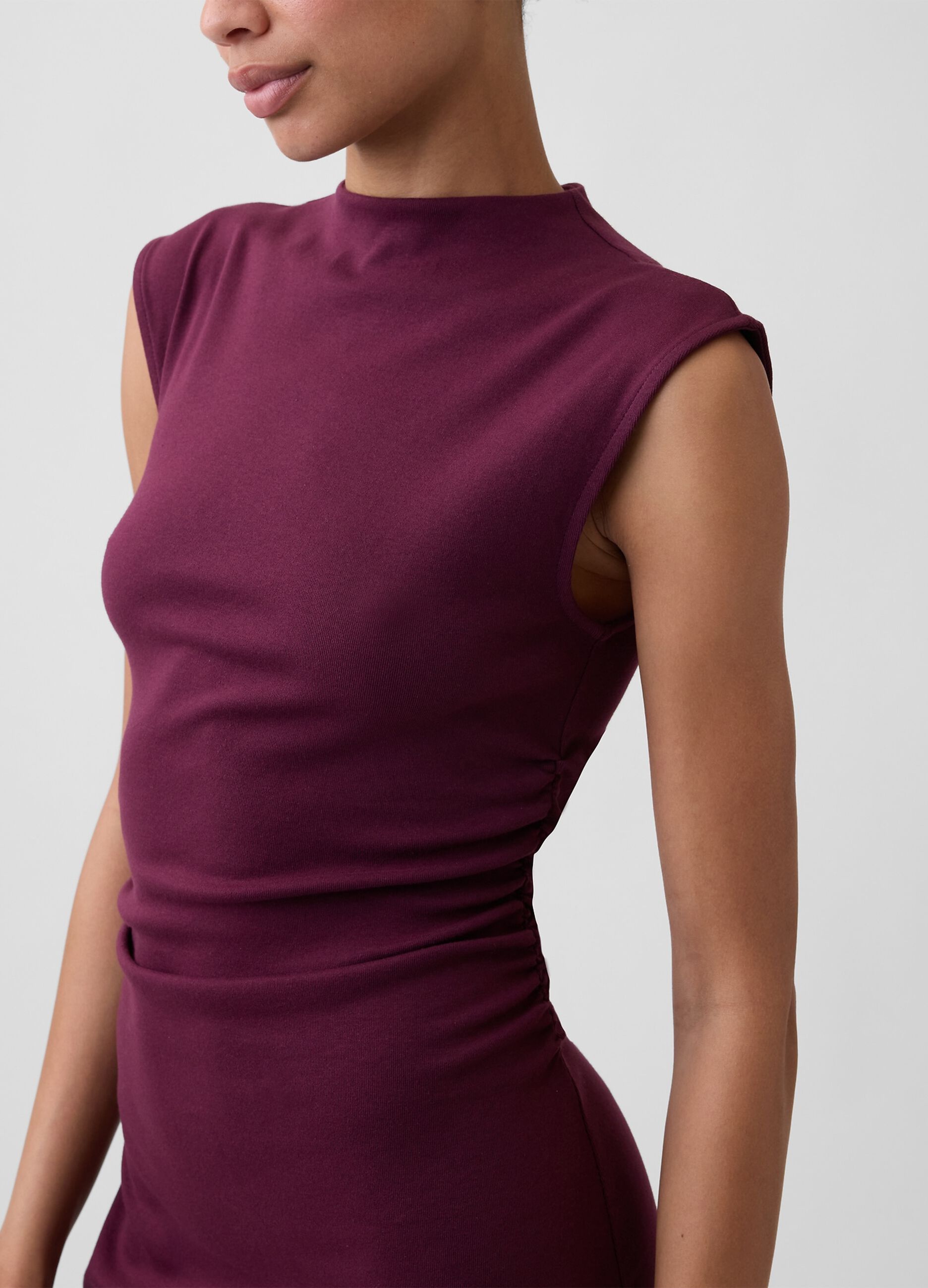 Rotes Midikleid aus Stretch-Baumwolle mit seitlichem Schlitz