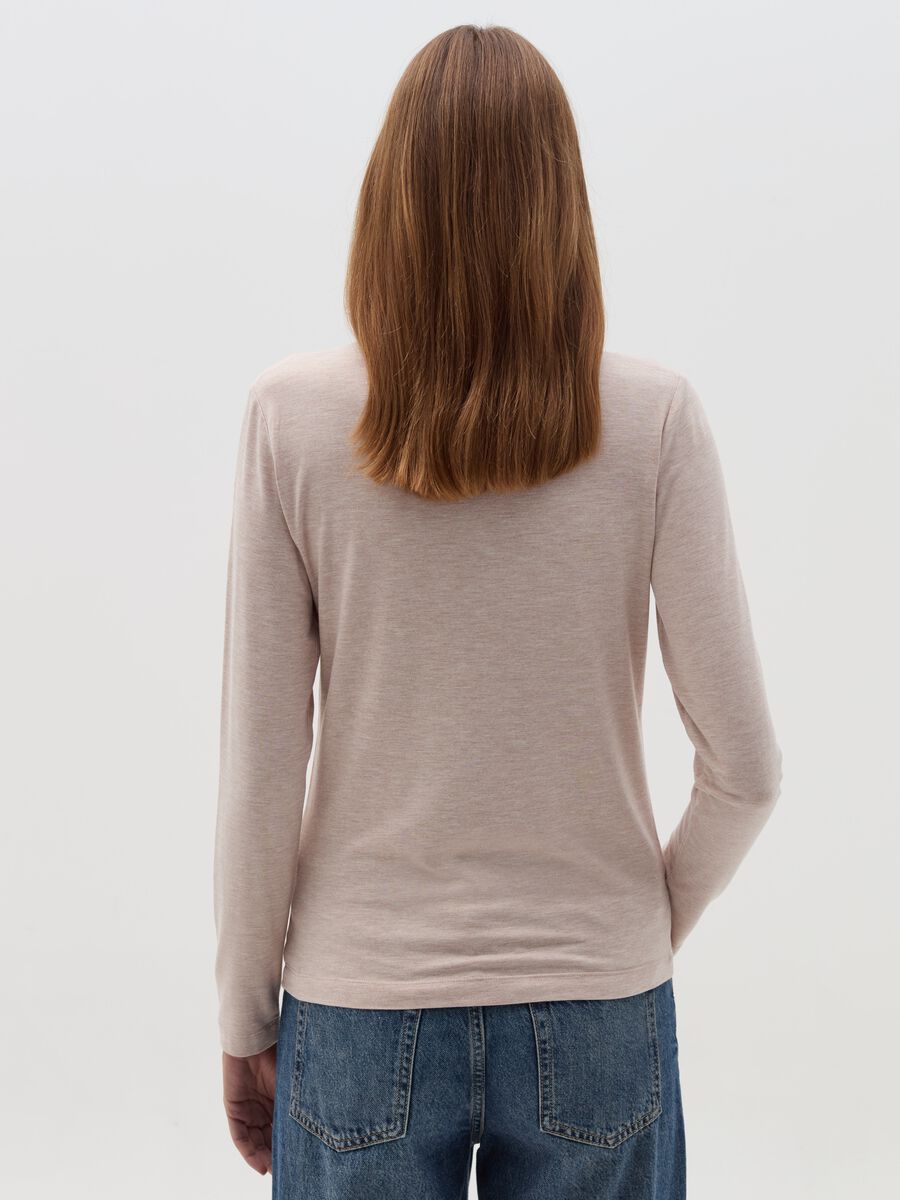 Long-sleeved T-shirt with high neck_3