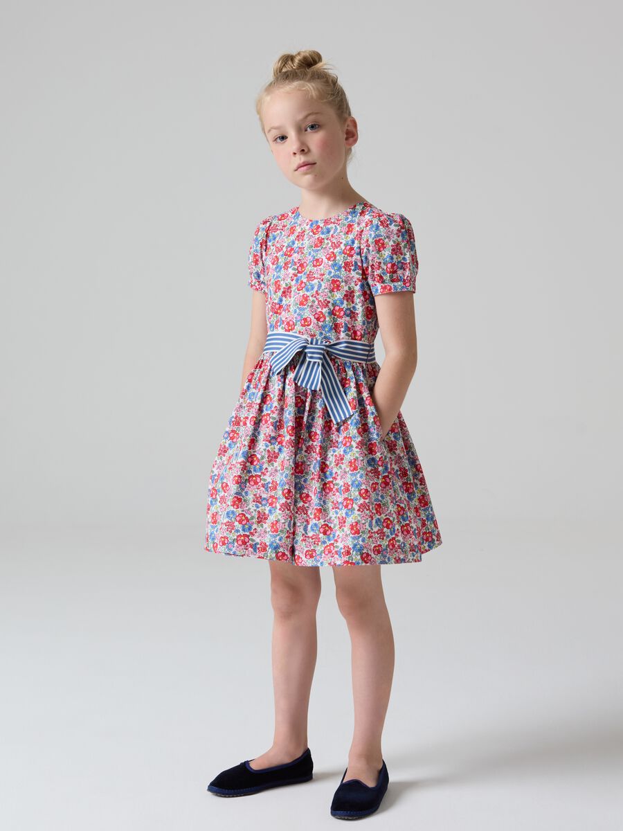 Floral cotton dress with striped ribbon_0