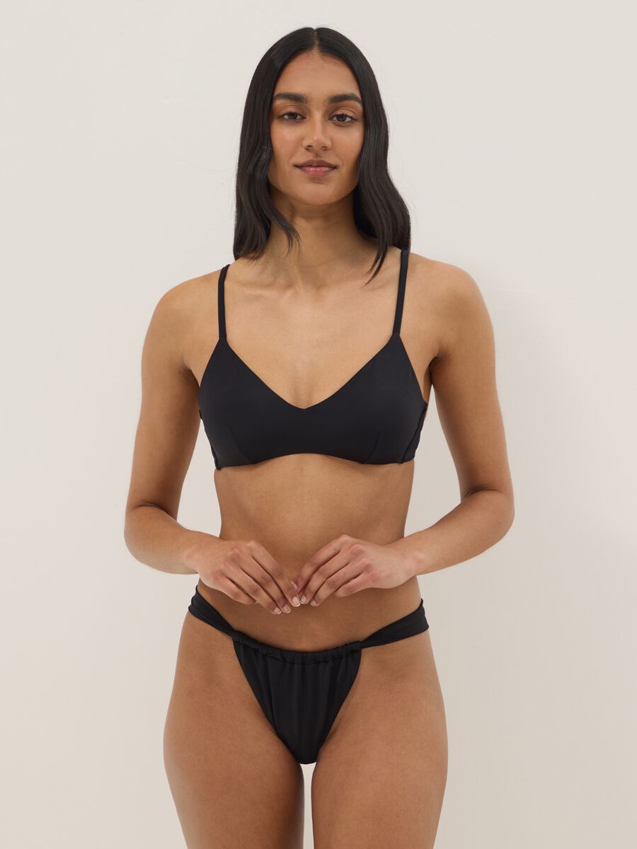 Schwarzes Bikini-H&ouml;schen aus Stretchmaterial_0