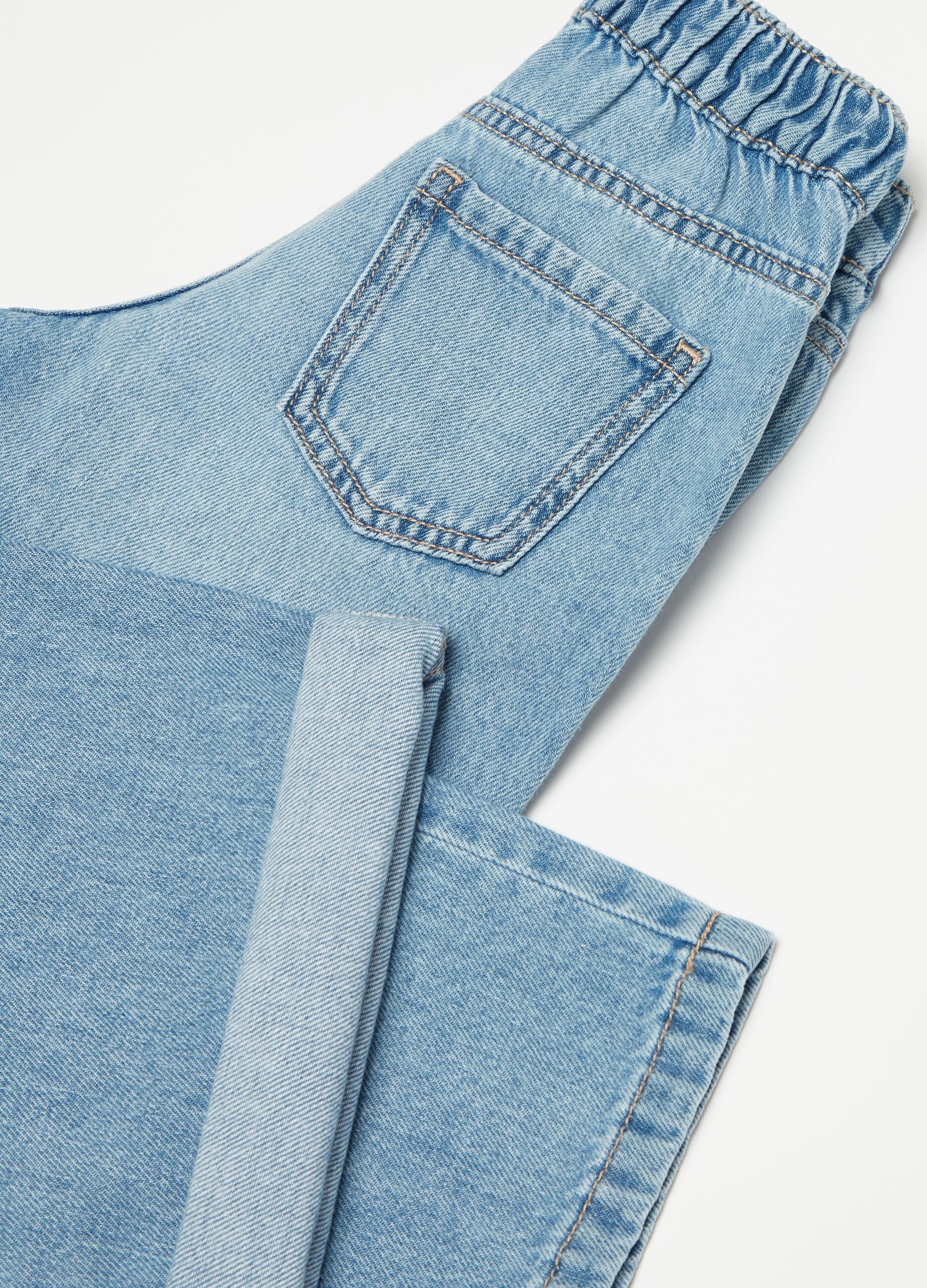 Cropped jeans with pockets