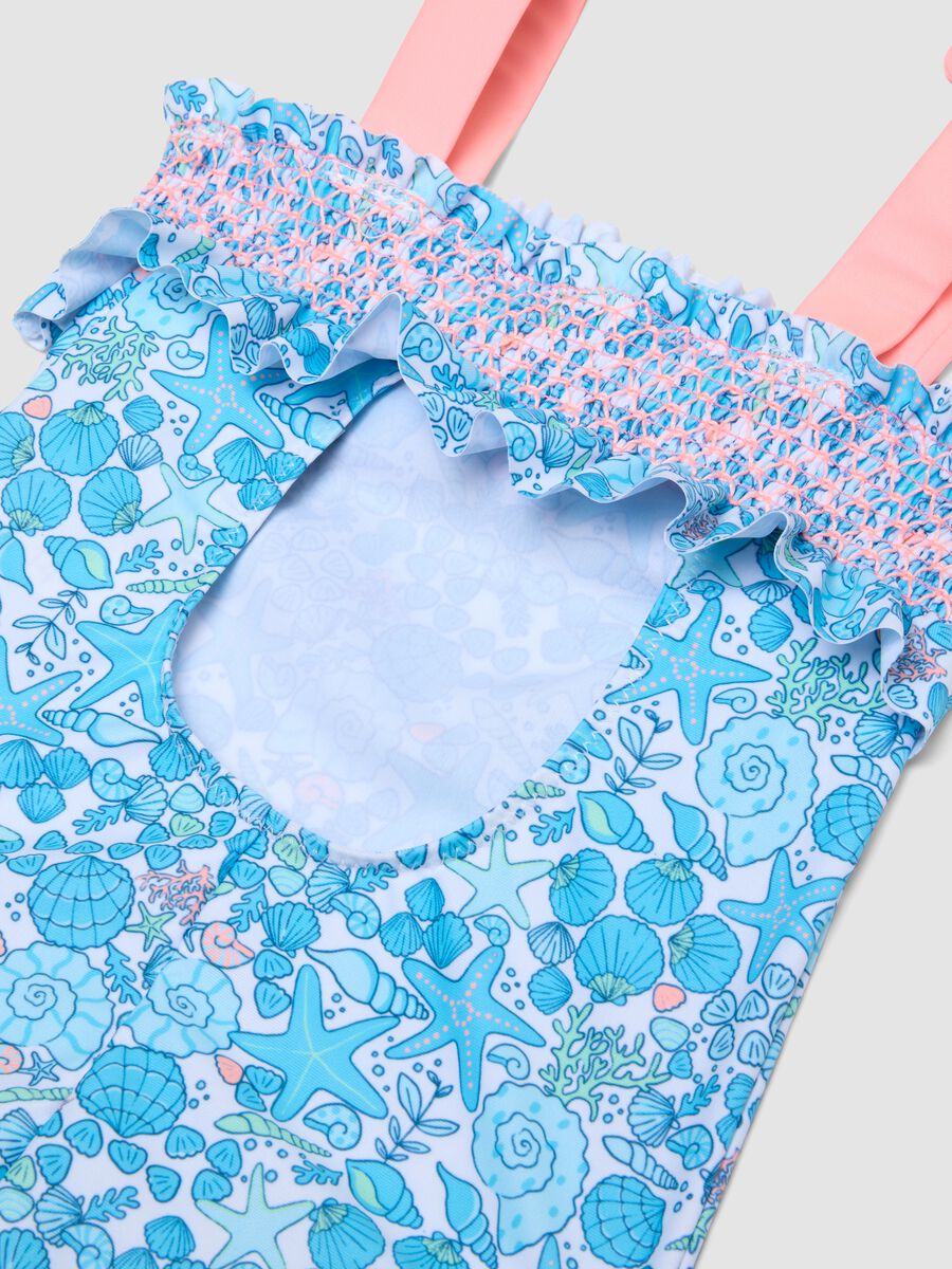 Fato de banho azul de menina, inteiro, em tecido el&aacute;stico com estampado marinho_3