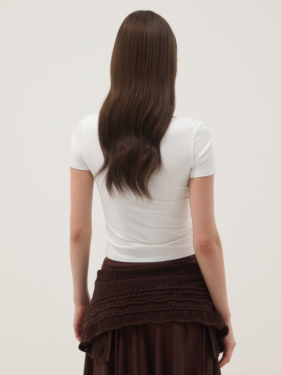 Camiseta blanca de algod&oacute;n el&aacute;stico con escote cuadrado_2