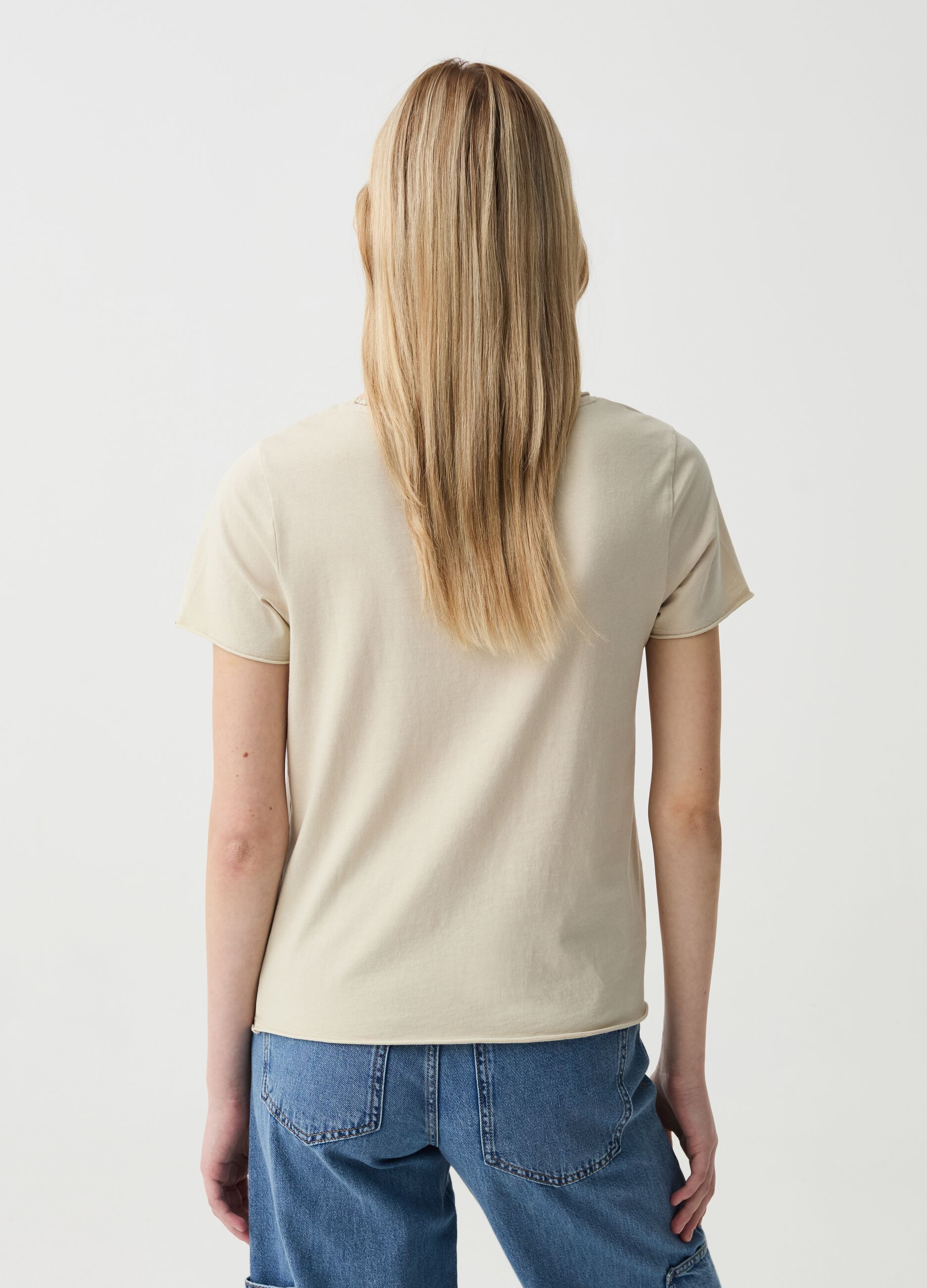 T-shirt with round neck and rolled edging