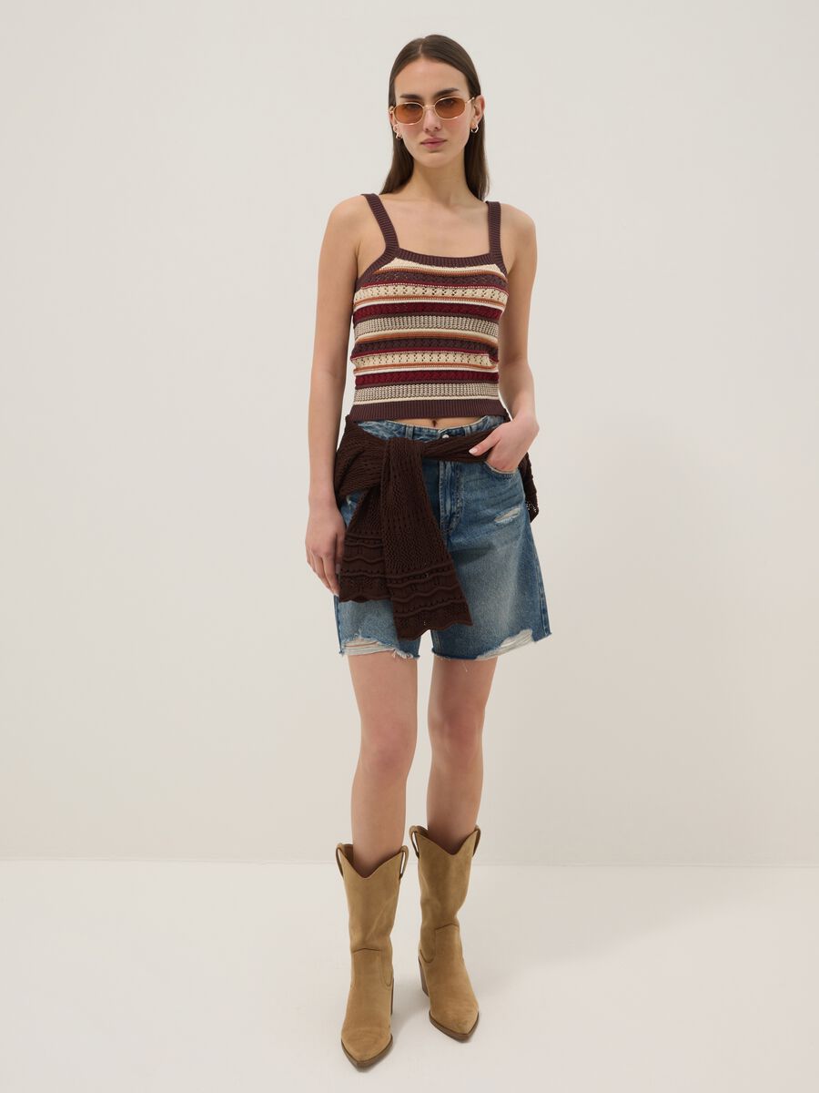 Eng anliegende Weste aus reiner Baumwolle mit mehrfarbigen Streifen und schmalen Tr&auml;gern_1