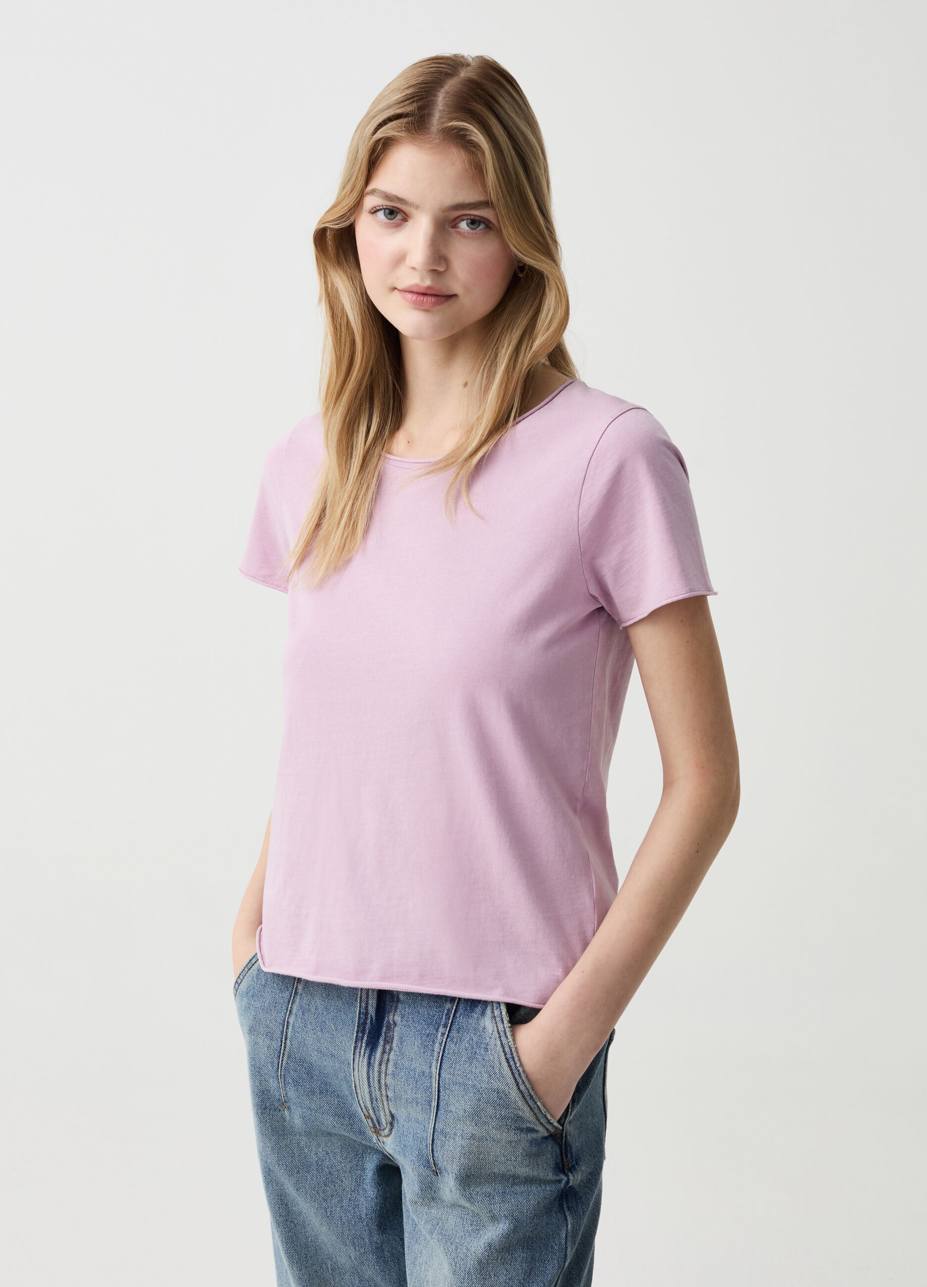 T-shirt with round neck and rolled edging