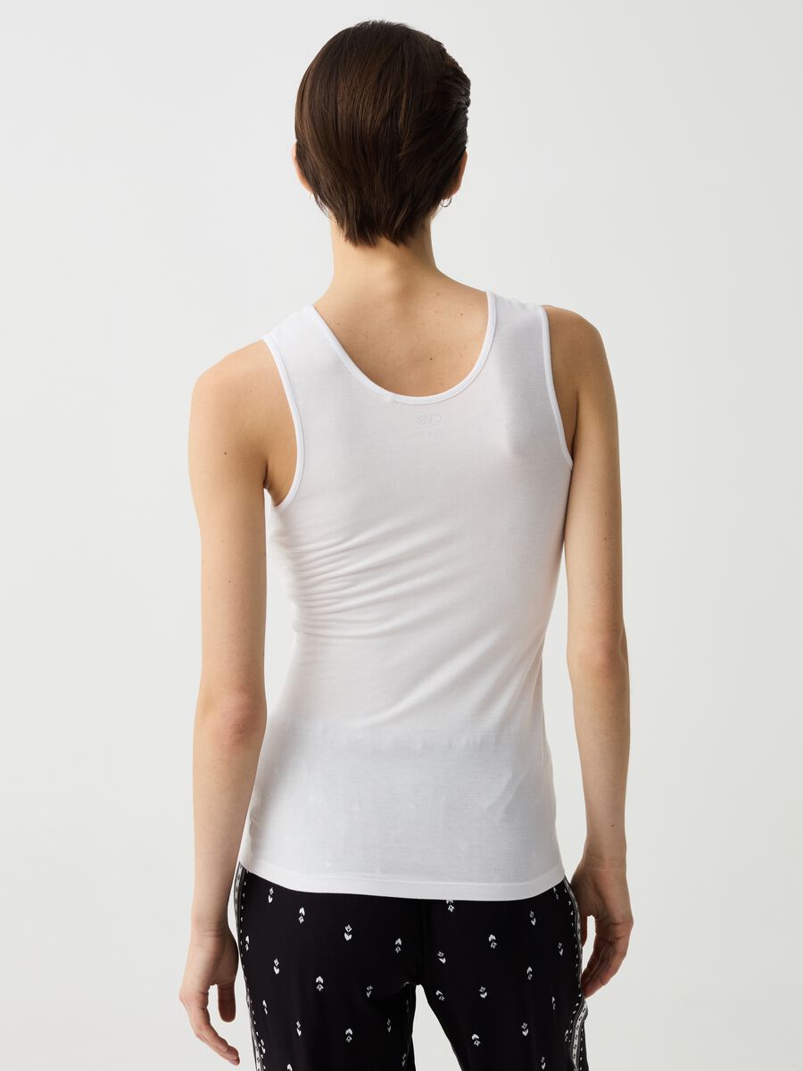 Vest with round neck and wide straps_2