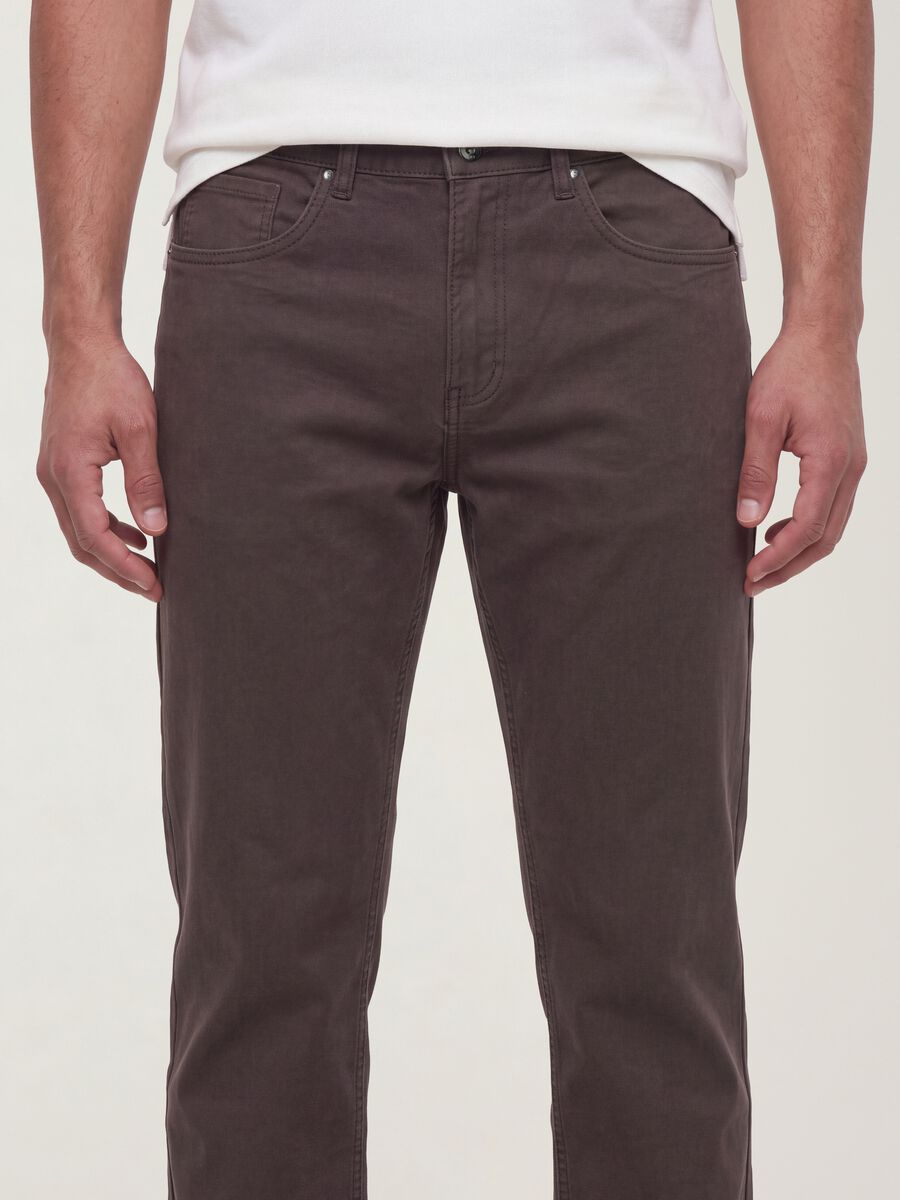 Brown regular-fit stretch cotton twill trousers_3