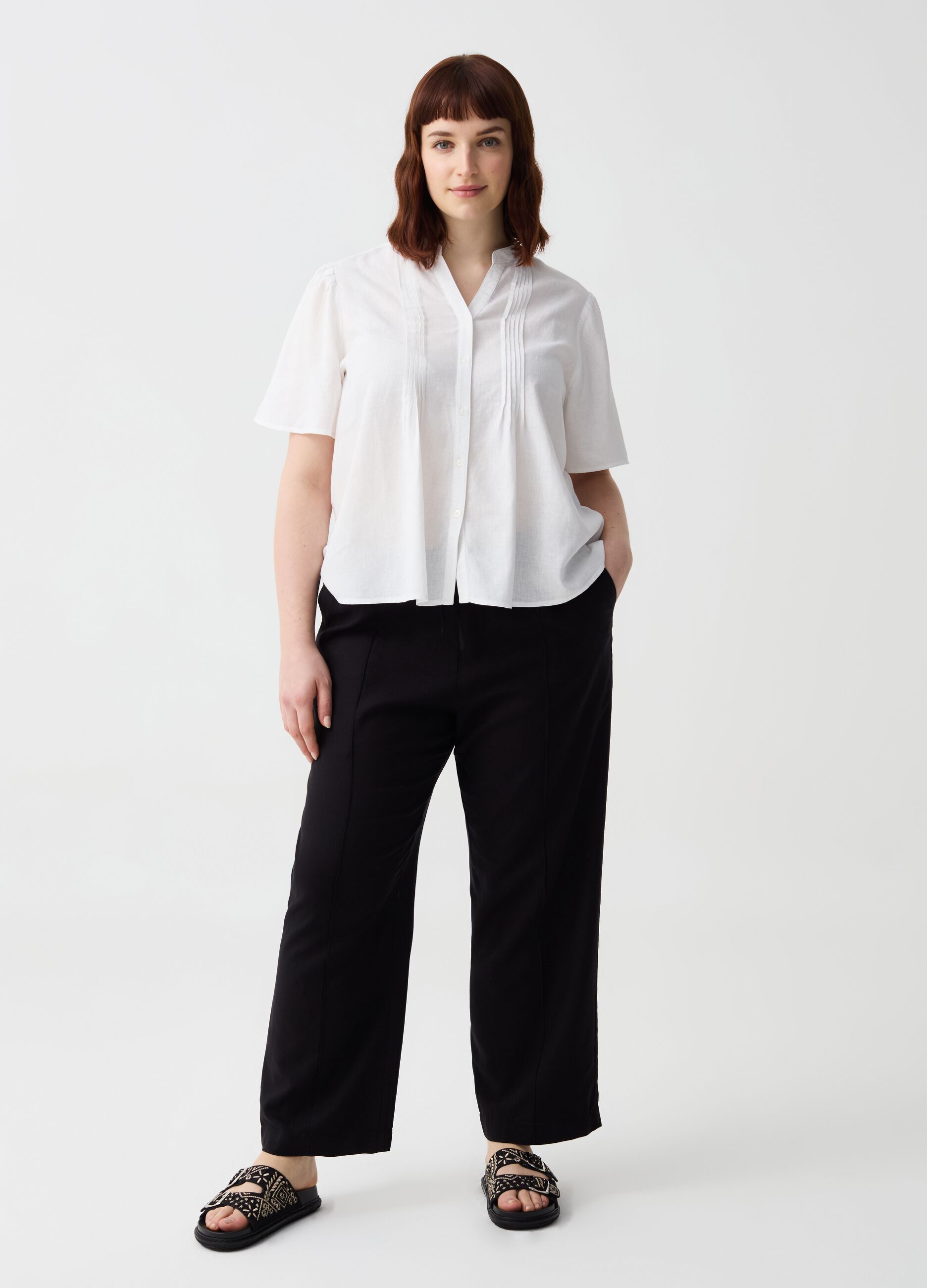 Curvy wide-leg trousers in viscose and linen