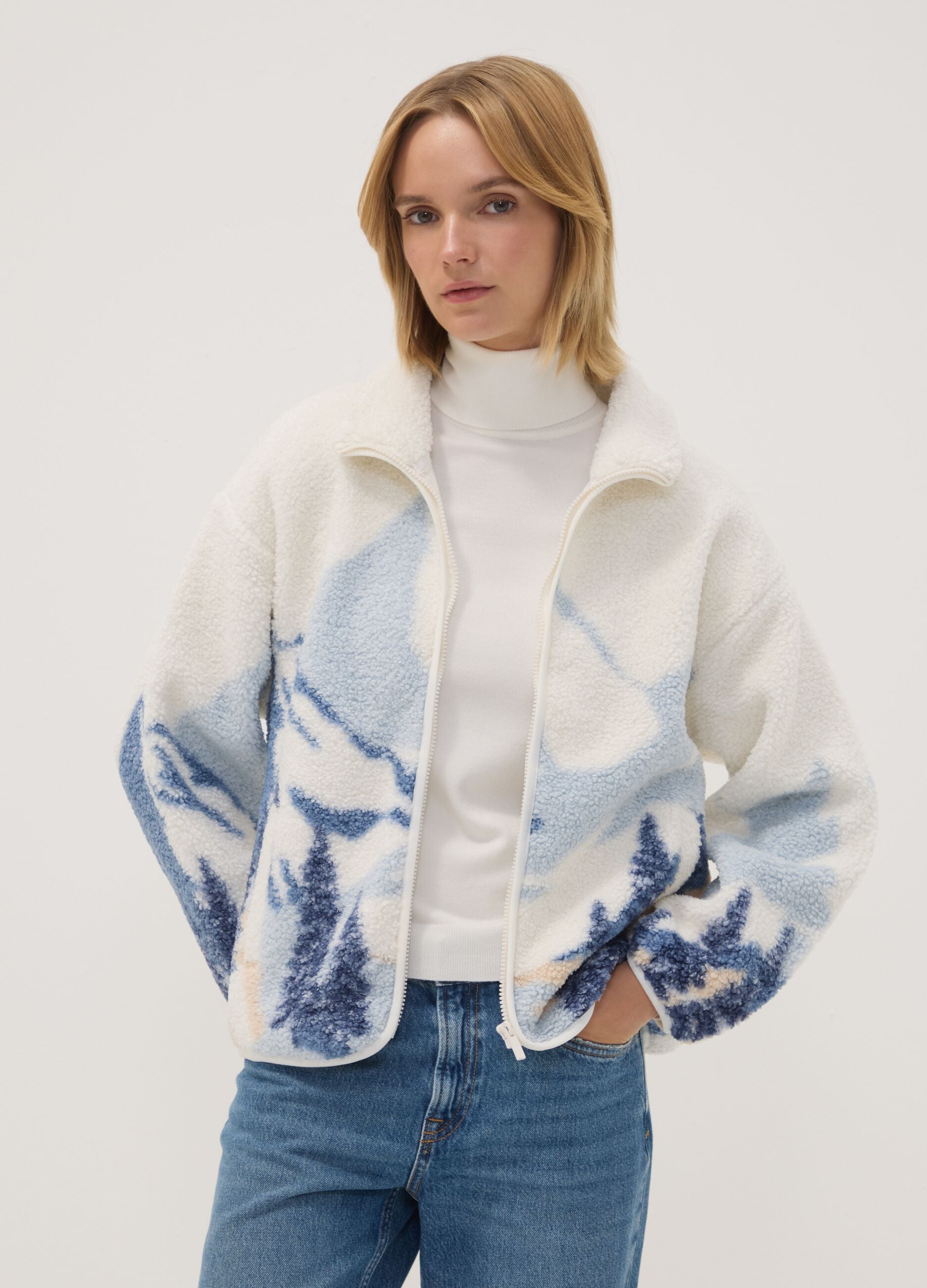 White full-zip sweatshirt with landscape print, regular fit