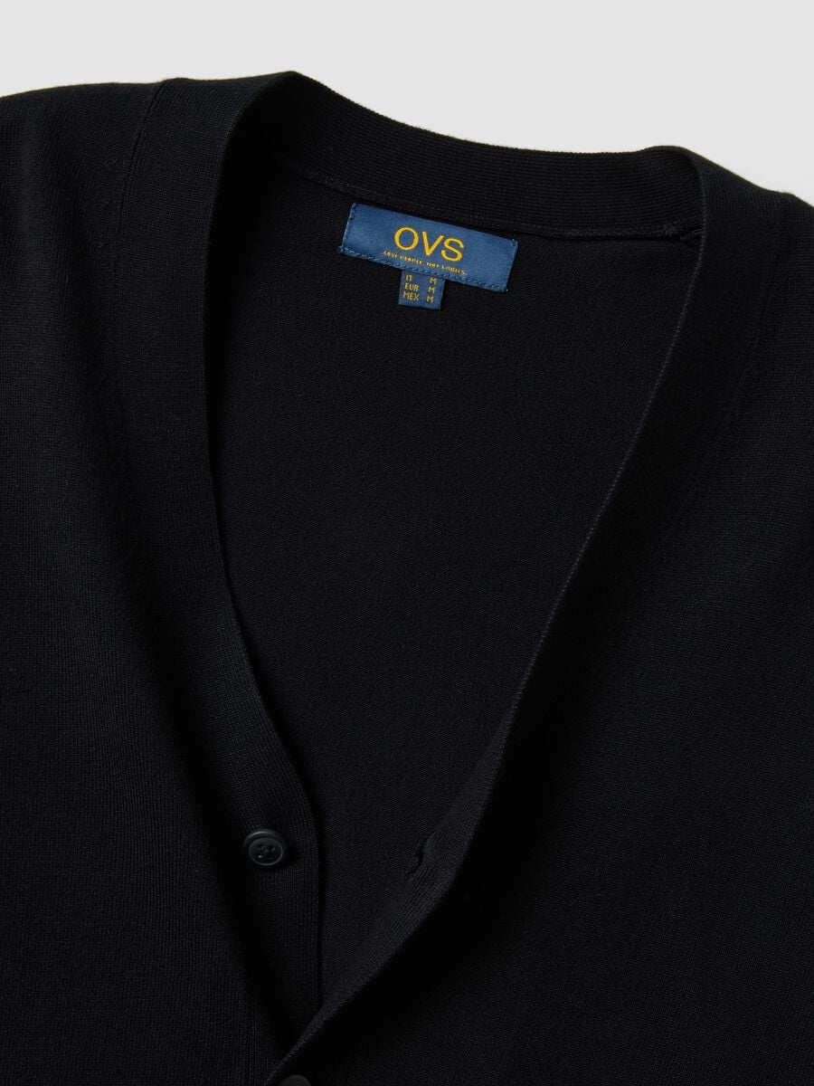 Black viscose-blend V-neck cardigan, regular fit_6