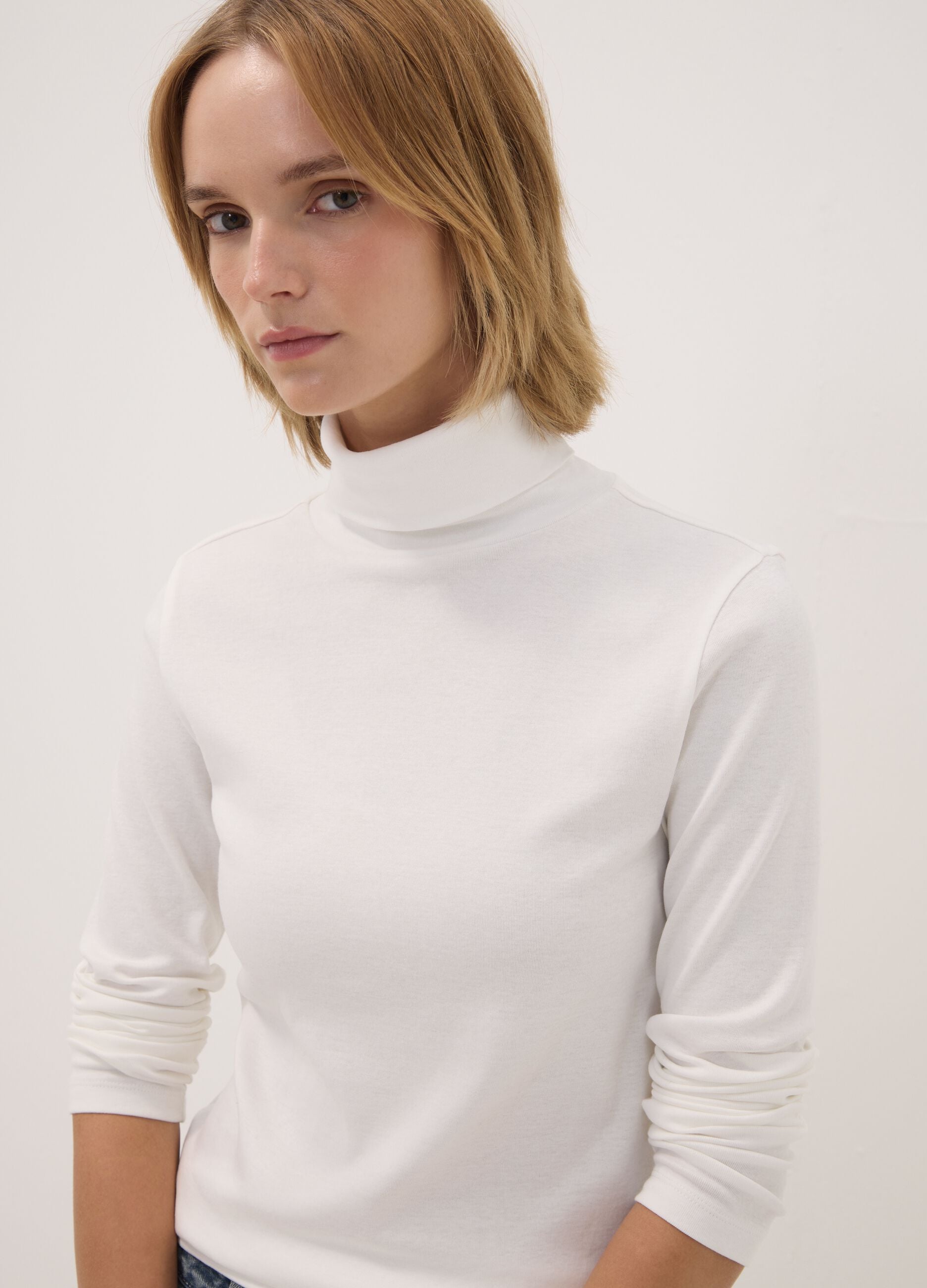 White pure cotton crew-neck T-shirt