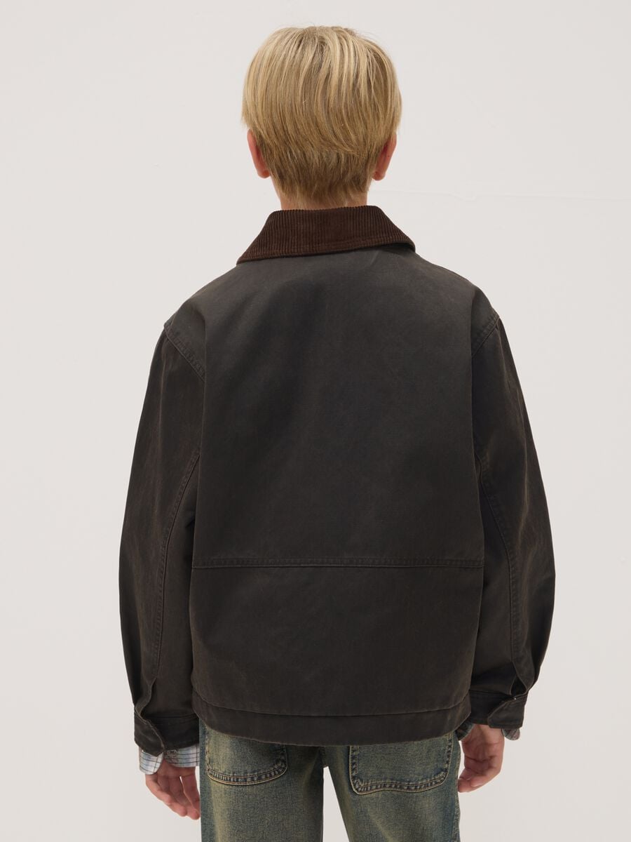 Schwarze Jacke aus Baumwollmischung mit Samtkragen f&uuml;r Jungen_3