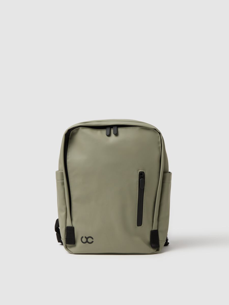 Mochila verde con correas ajustables y m&uacute;ltiples bolsillos_0