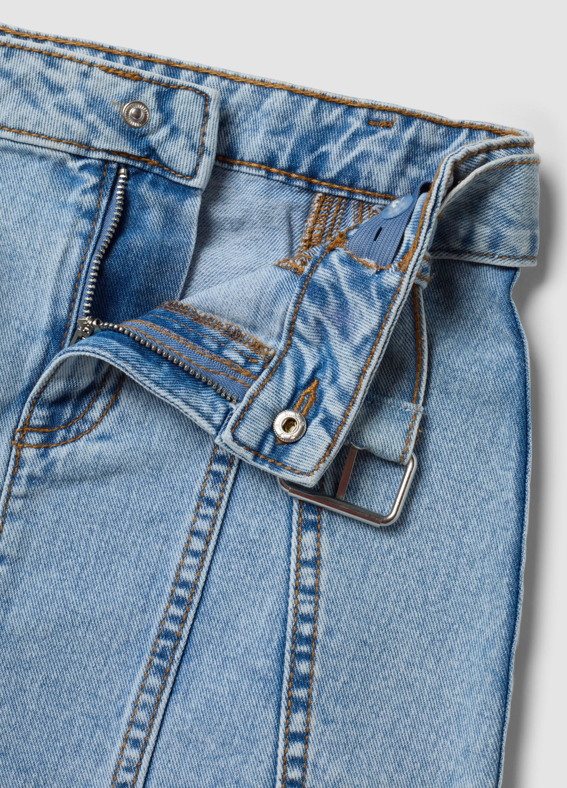 Hellblauer Jeansrock aus reiner Baumwolle mit passendem G&uuml;rtel f&uuml;r M&auml;dchen