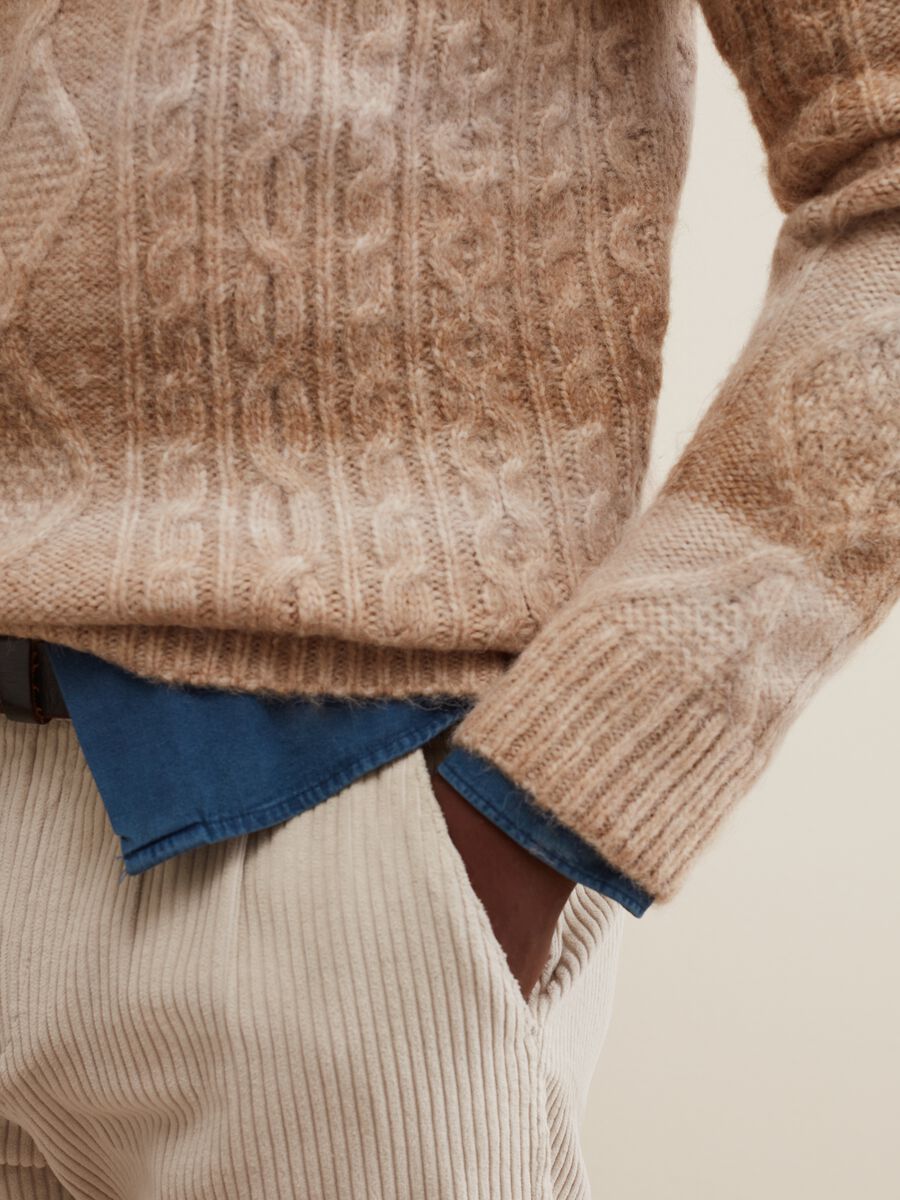 Degradé pullover with cable-knit design_3