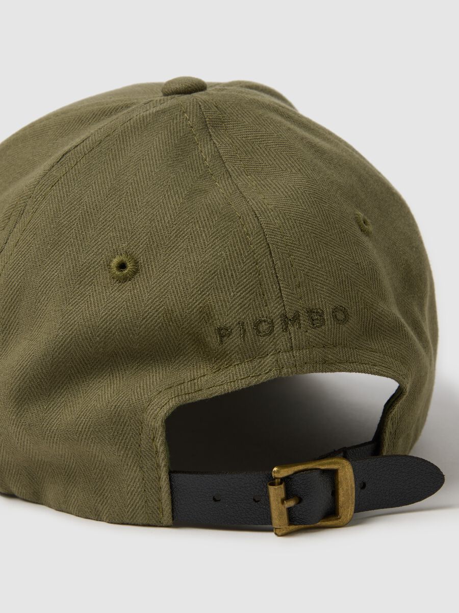 Green pure cotton cap with adjustable visor and embroidered P_2