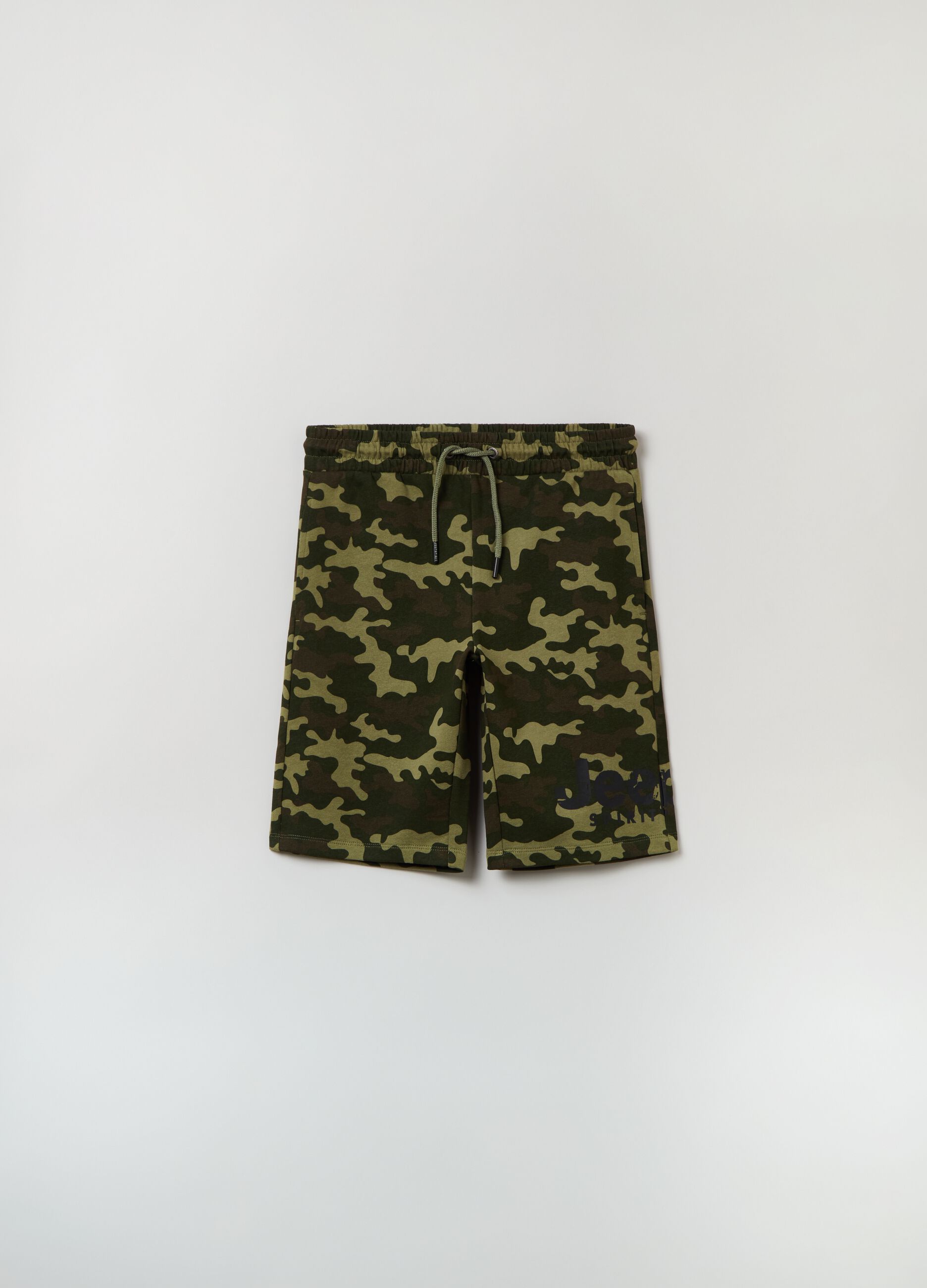 Camouflage Bermuda shorts with Jeep print