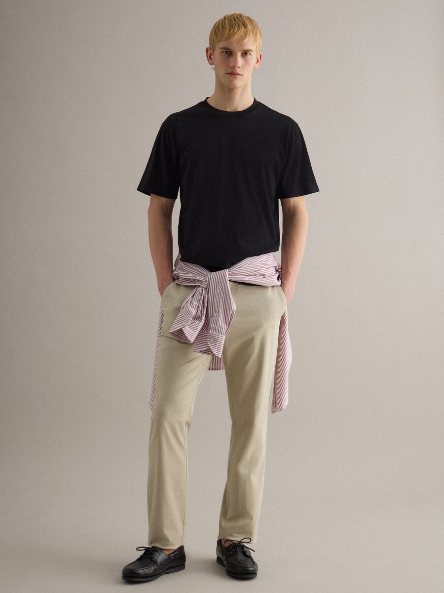 Schwarzes Herren-T-Shirt mit Rundhals aus reiner Baumwolle, Relaxed Fit_1