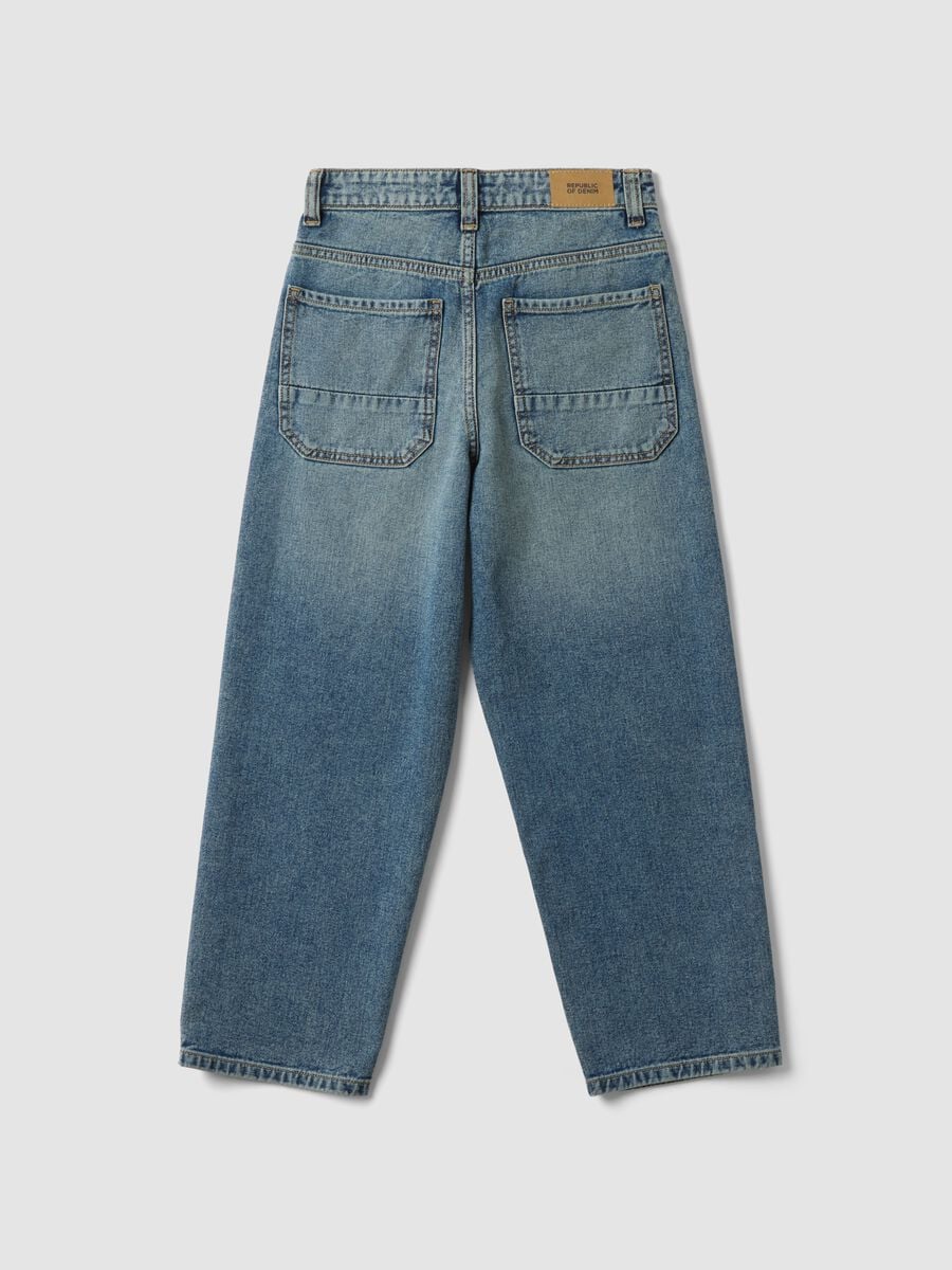 Jeans denim in puro cotone con vita elasticizzata skater fit per ragazzo_2