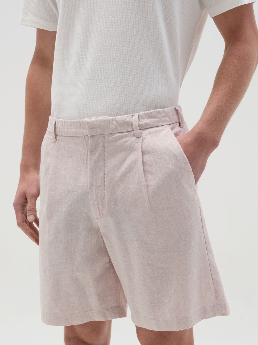 Chino Bermuda shorts with darts in cotton and linen_1