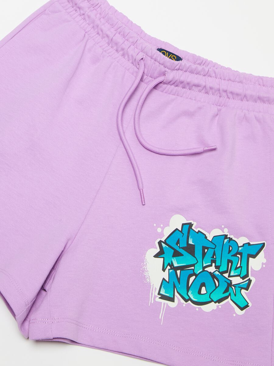 Shorts in French terry with graffiti print_2