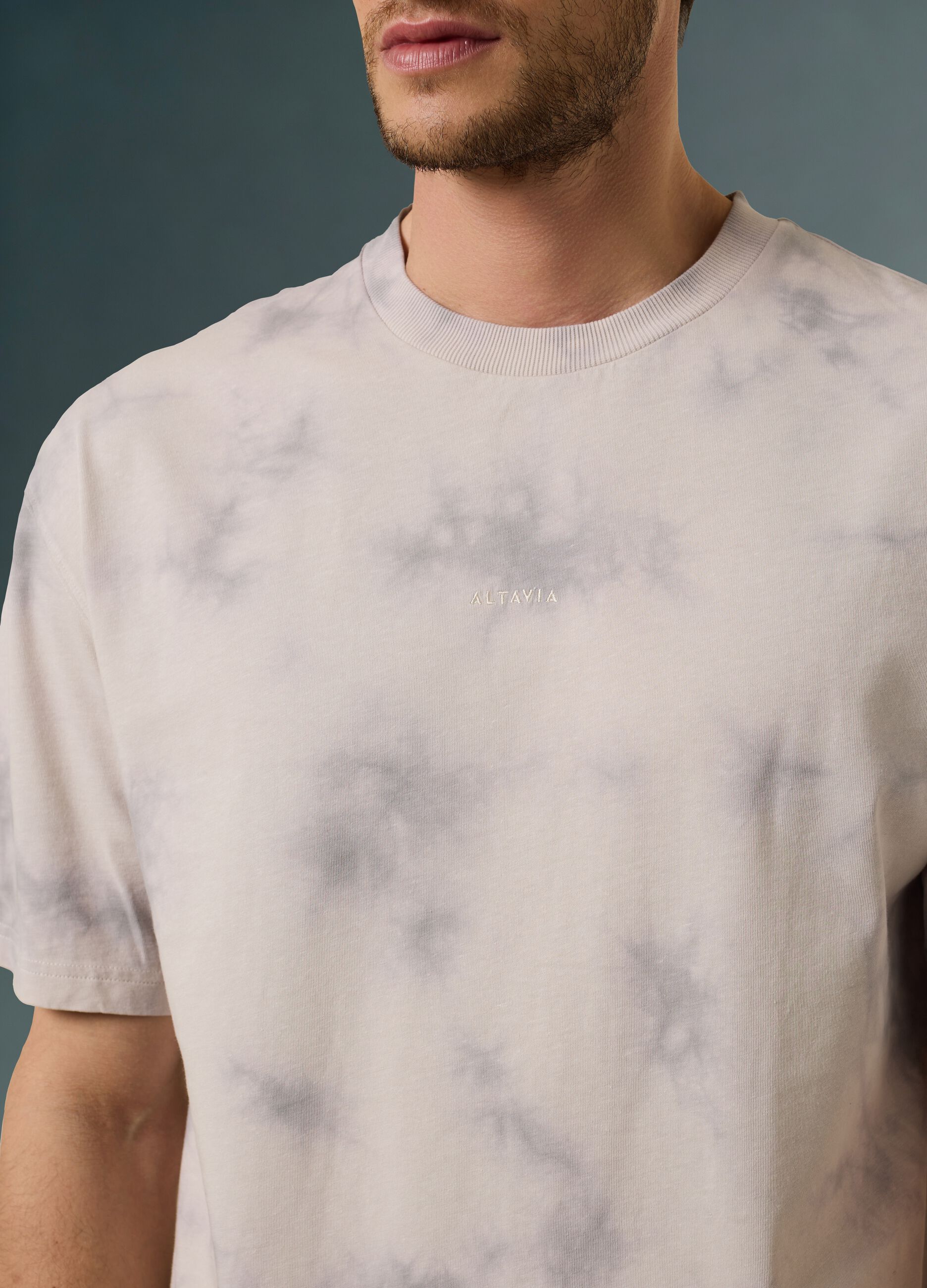 &Mu;&pi;&lambda;&omicron;ύ&zeta;&alpha; &alpha;&pi;ό &mu;&epsilon;ί&gamma;&mu;&alpha; &beta;&alpha;&mu;&beta;&alpha;&kappa;&iota;&omicron;ύ-&kappa;ά&nu;&nu;&alpha;&beta;&eta;&sigmaf; &mu;&epsilon; &epsilon;&phi;έ Tie Dye ALTAVIA WITH DEBORAH COMPAGNONI