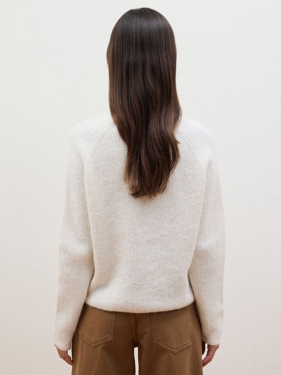 Maglia bianca in alpaca e lana elasticizzato girocollo_3