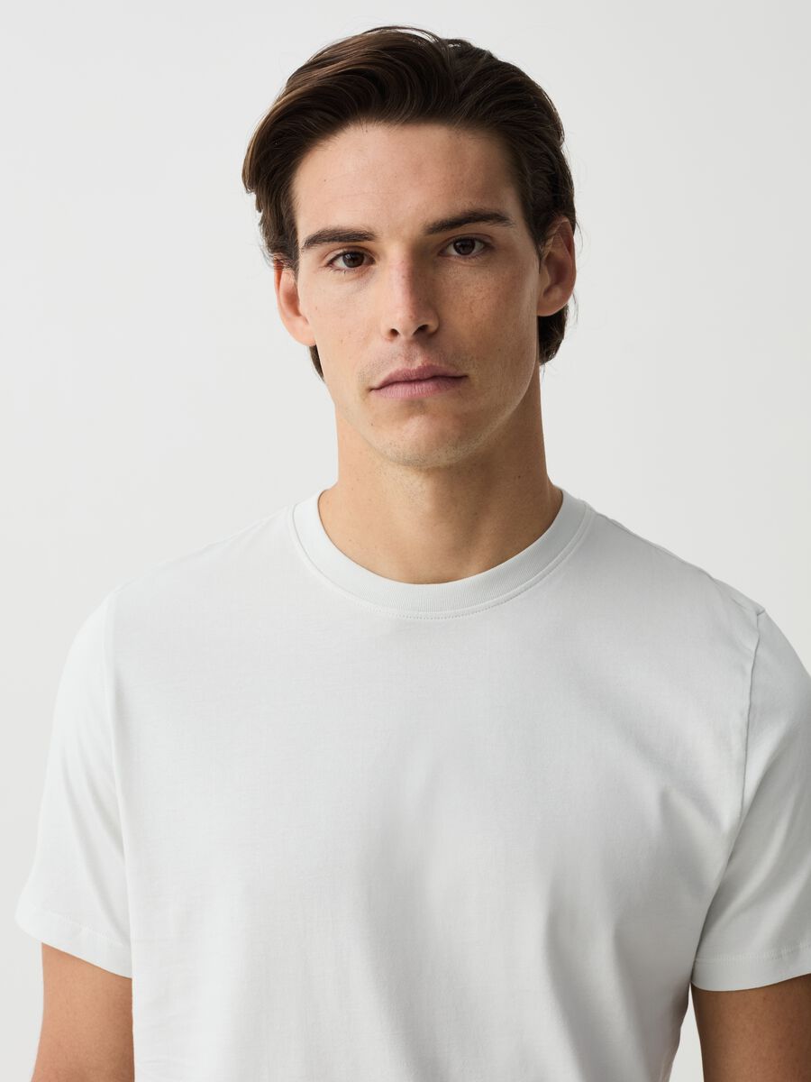 Camiseta cuello redondo de algodón orgánico_1