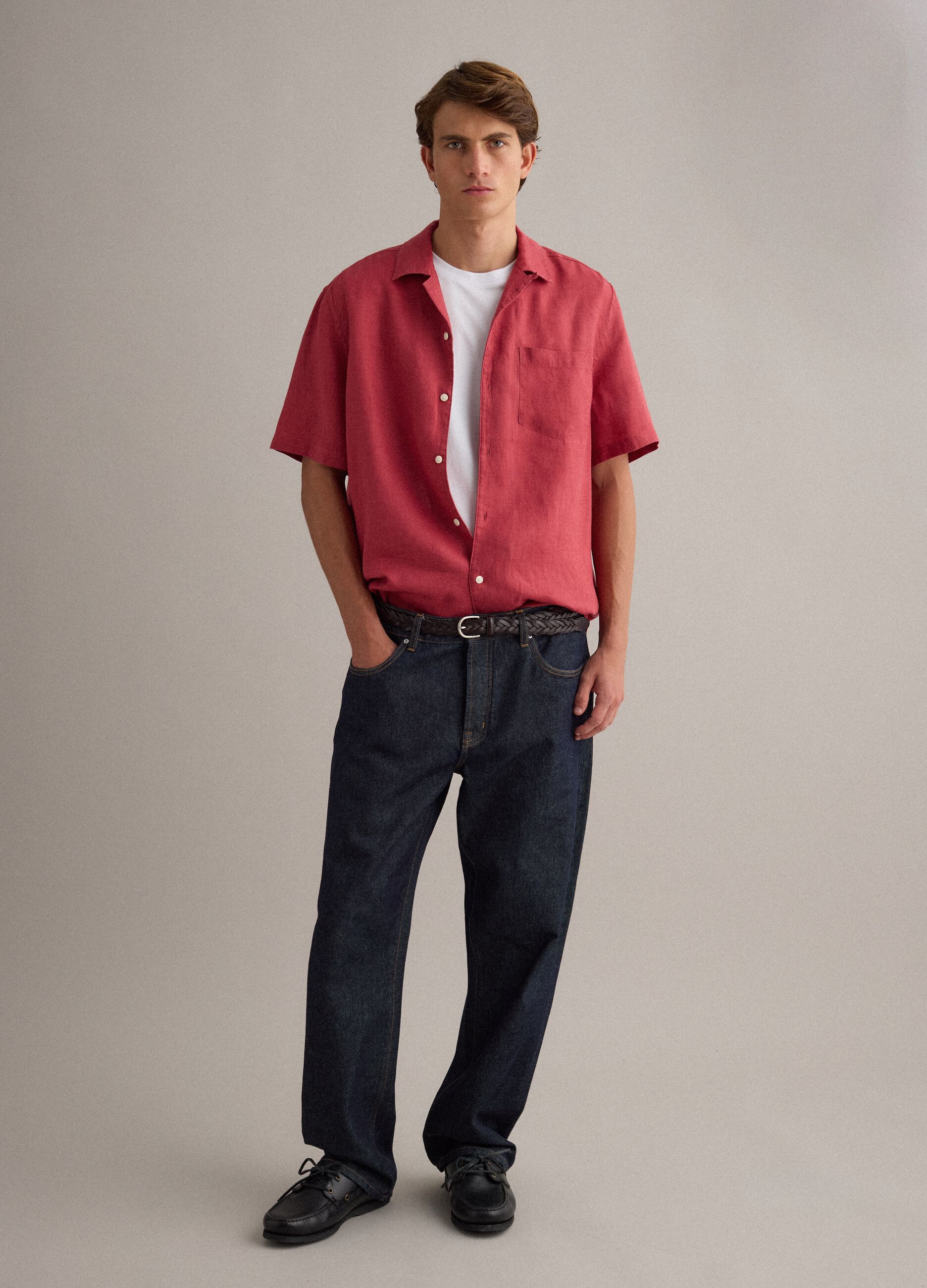 Rotes Hemd mit Bowlingkragen aus reinem Leinen