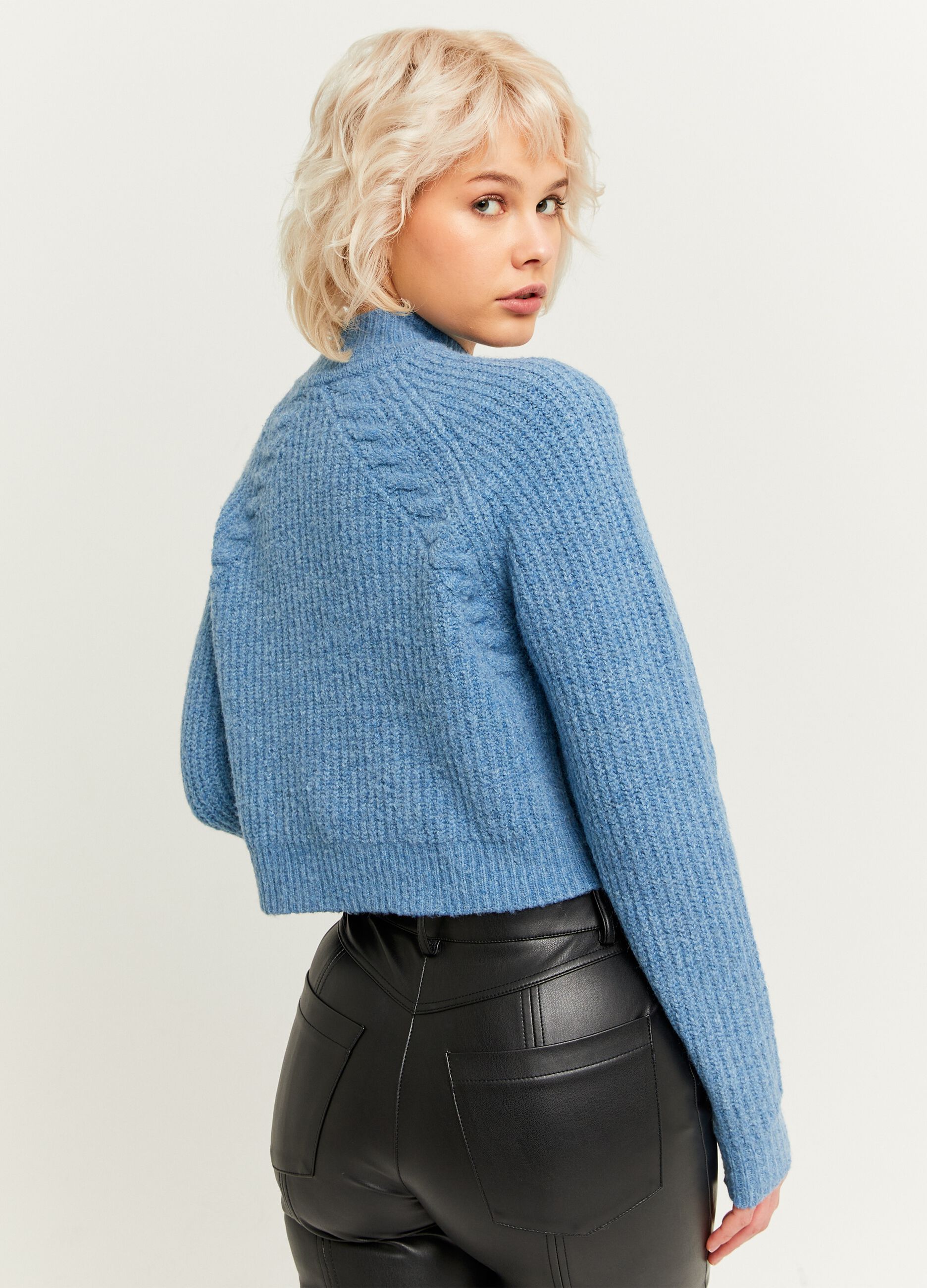Ribbed crop pullover with cable-knit details