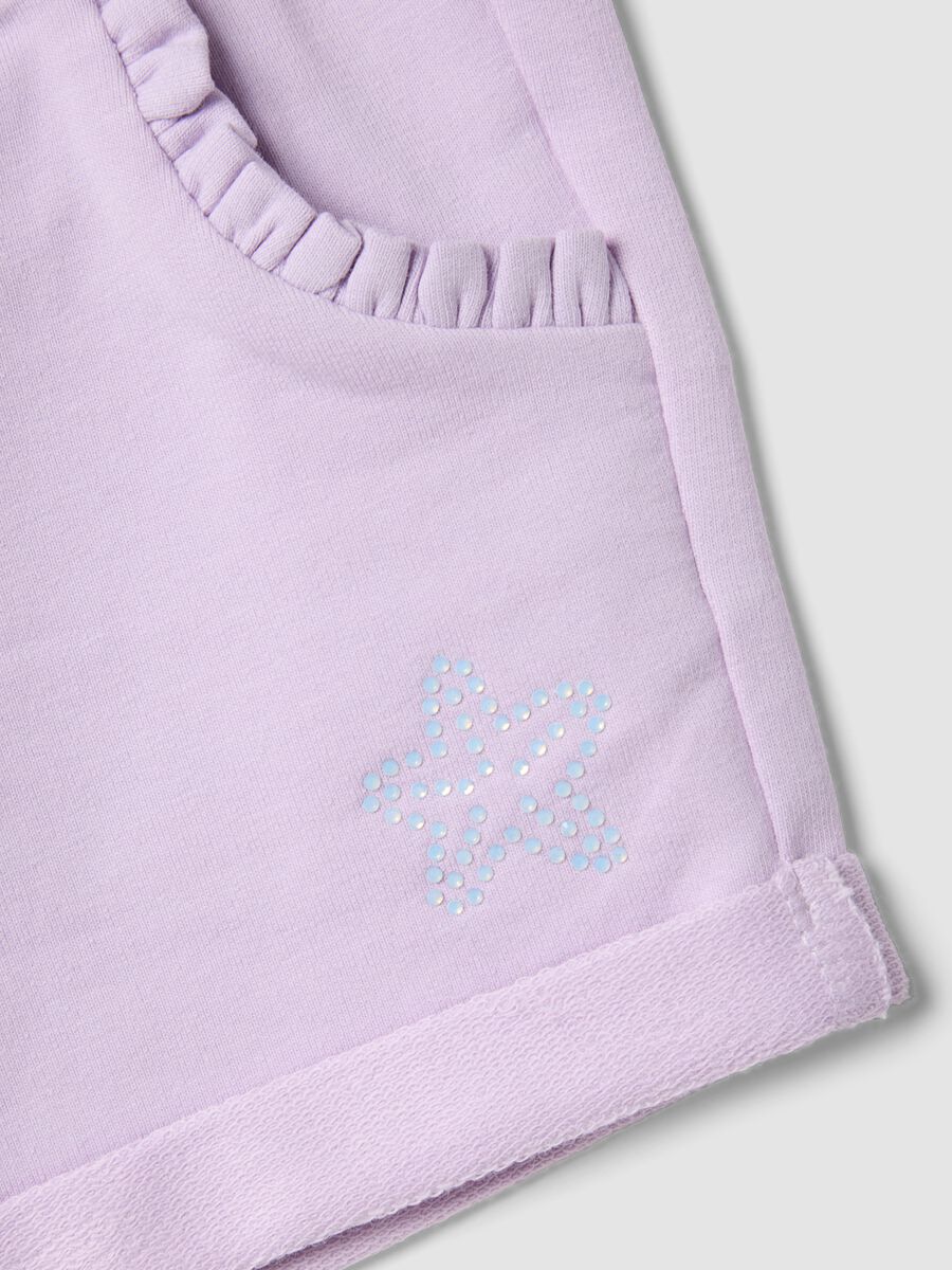 Lila Shorts aus Stretch-Baumwolle f&uuml;r M&auml;dchen mit Schleife_2