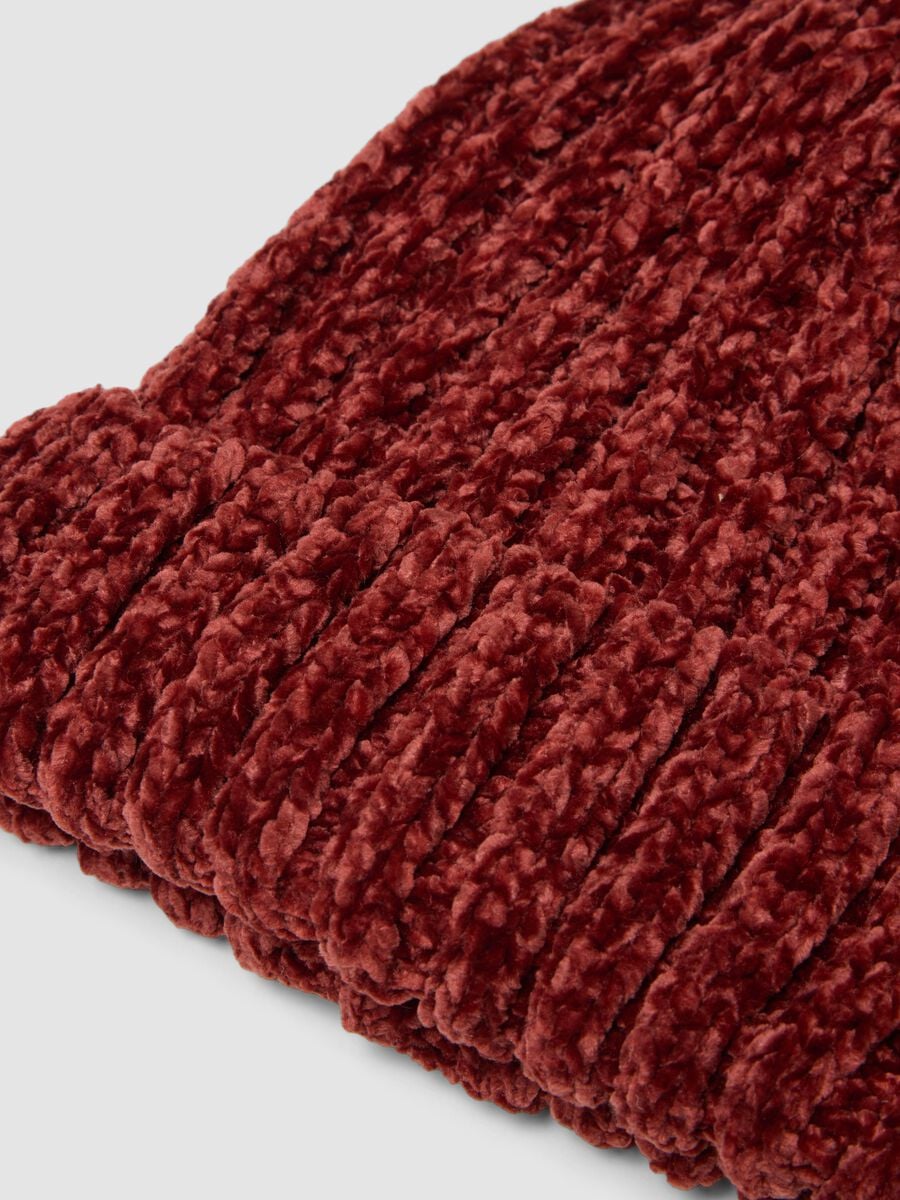 Red ribbed stretch beanie_1