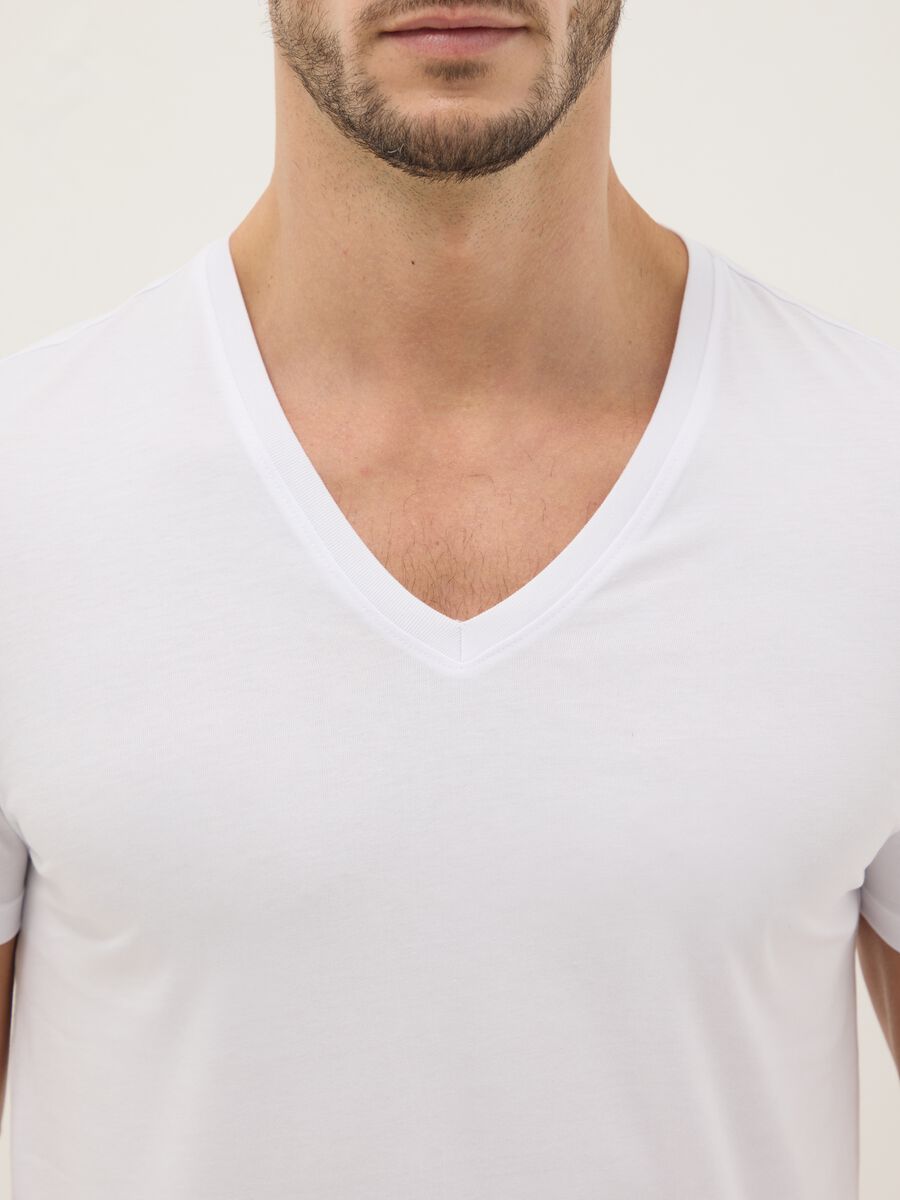 Pure cotton white V-neck regular fit T-shirt_1